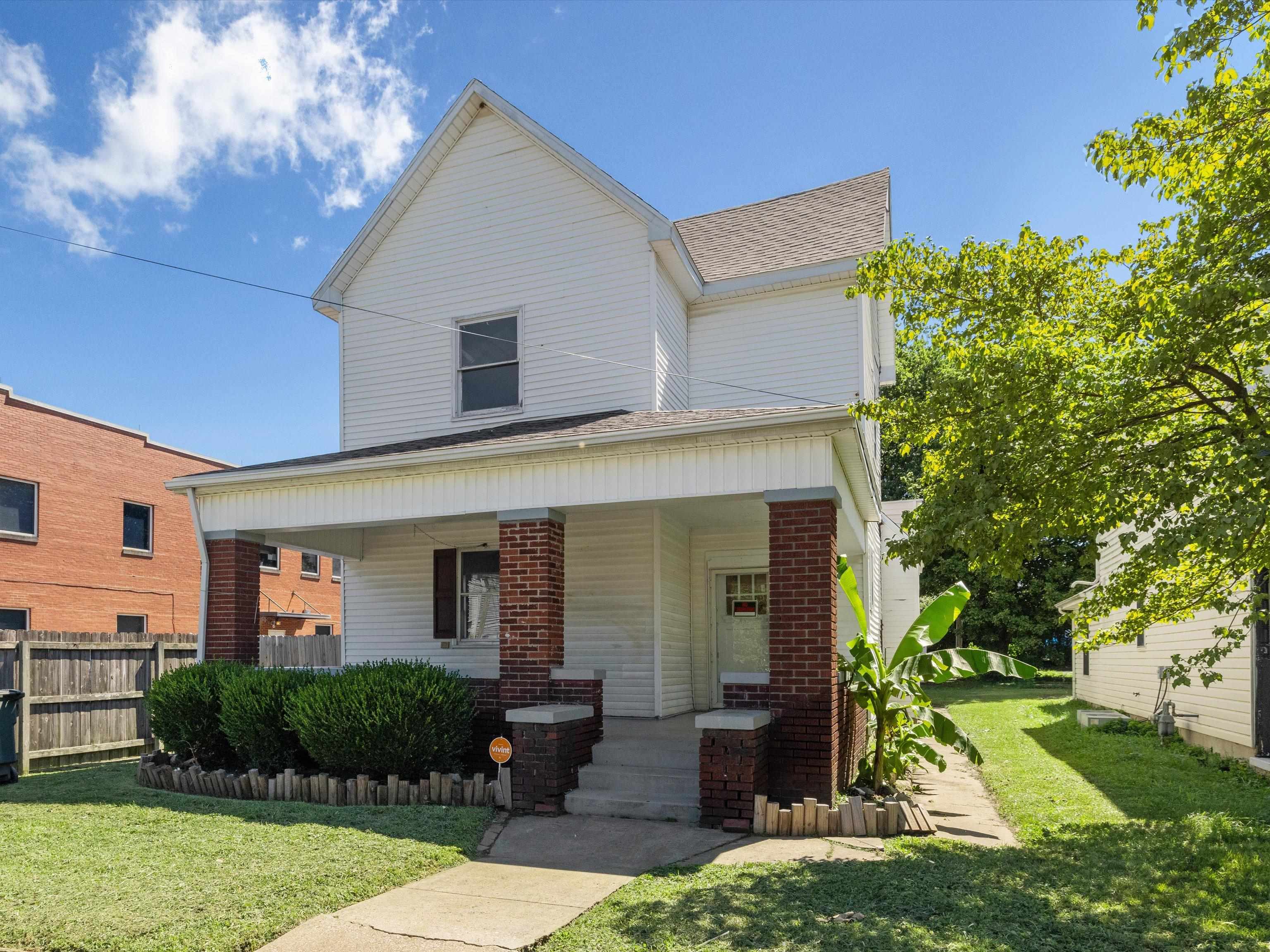 523 Walnut Street, Owensboro, Kentucky 42303, 3 Bedrooms Bedrooms, ,2 BathroomsBathrooms,Single Family Residence,For Sale,Walnut Street,90070