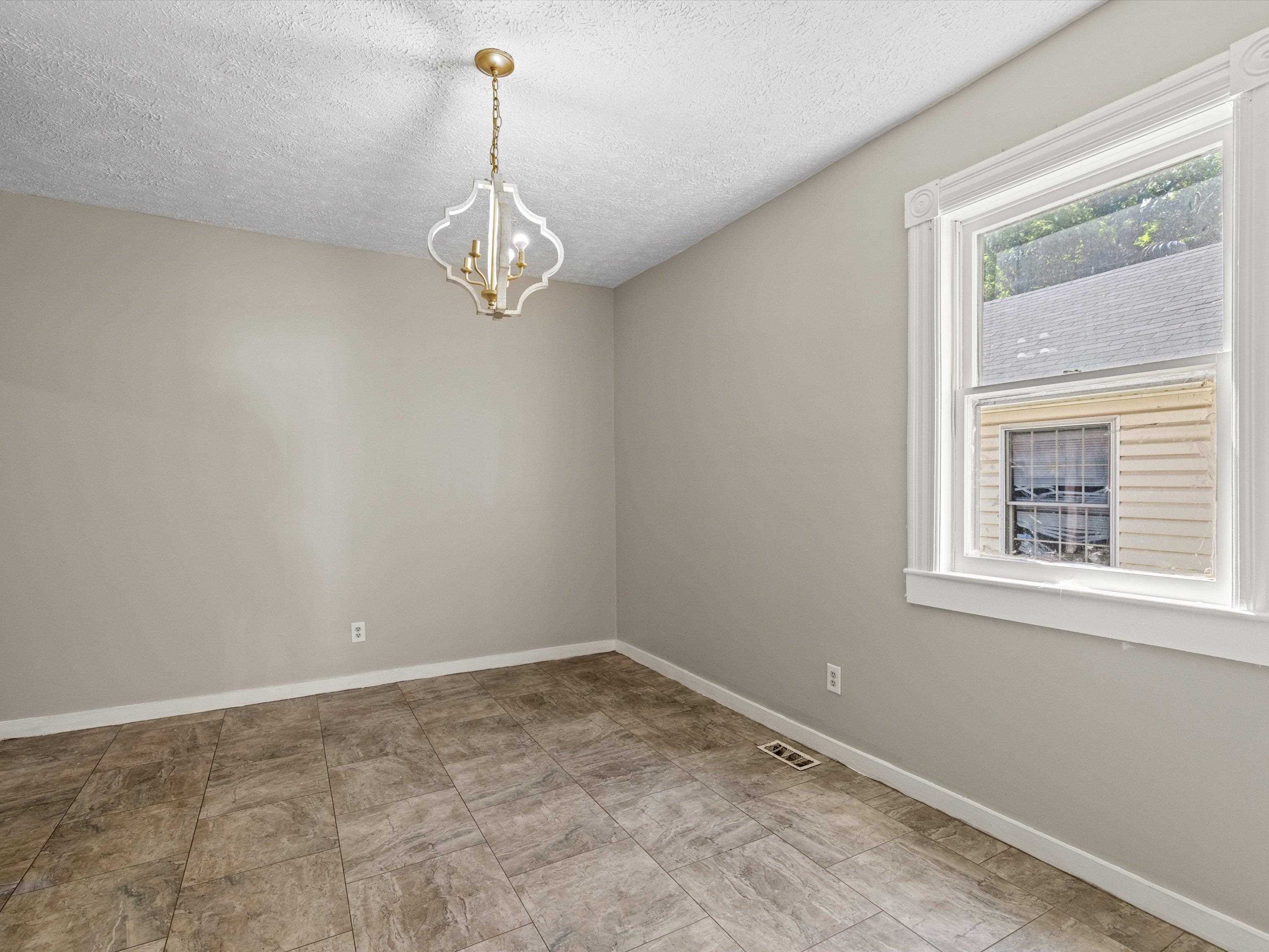 523 Walnut Street, Owensboro, Kentucky 42303, 3 Bedrooms Bedrooms, ,2 BathroomsBathrooms,Single Family Residence,For Sale,Walnut Street,90070