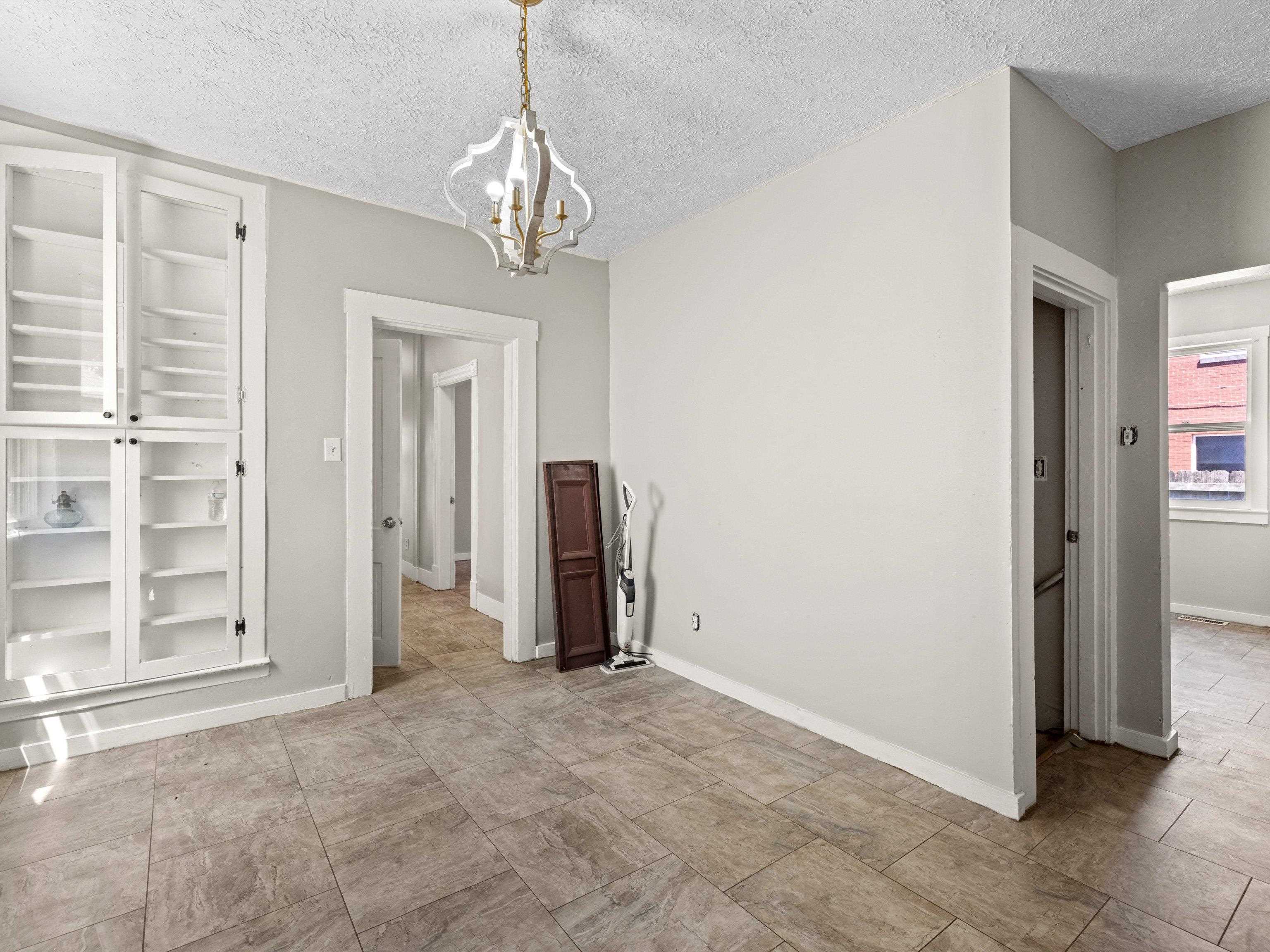 523 Walnut Street, Owensboro, Kentucky 42303, 3 Bedrooms Bedrooms, ,2 BathroomsBathrooms,Single Family Residence,For Sale,Walnut Street,90070