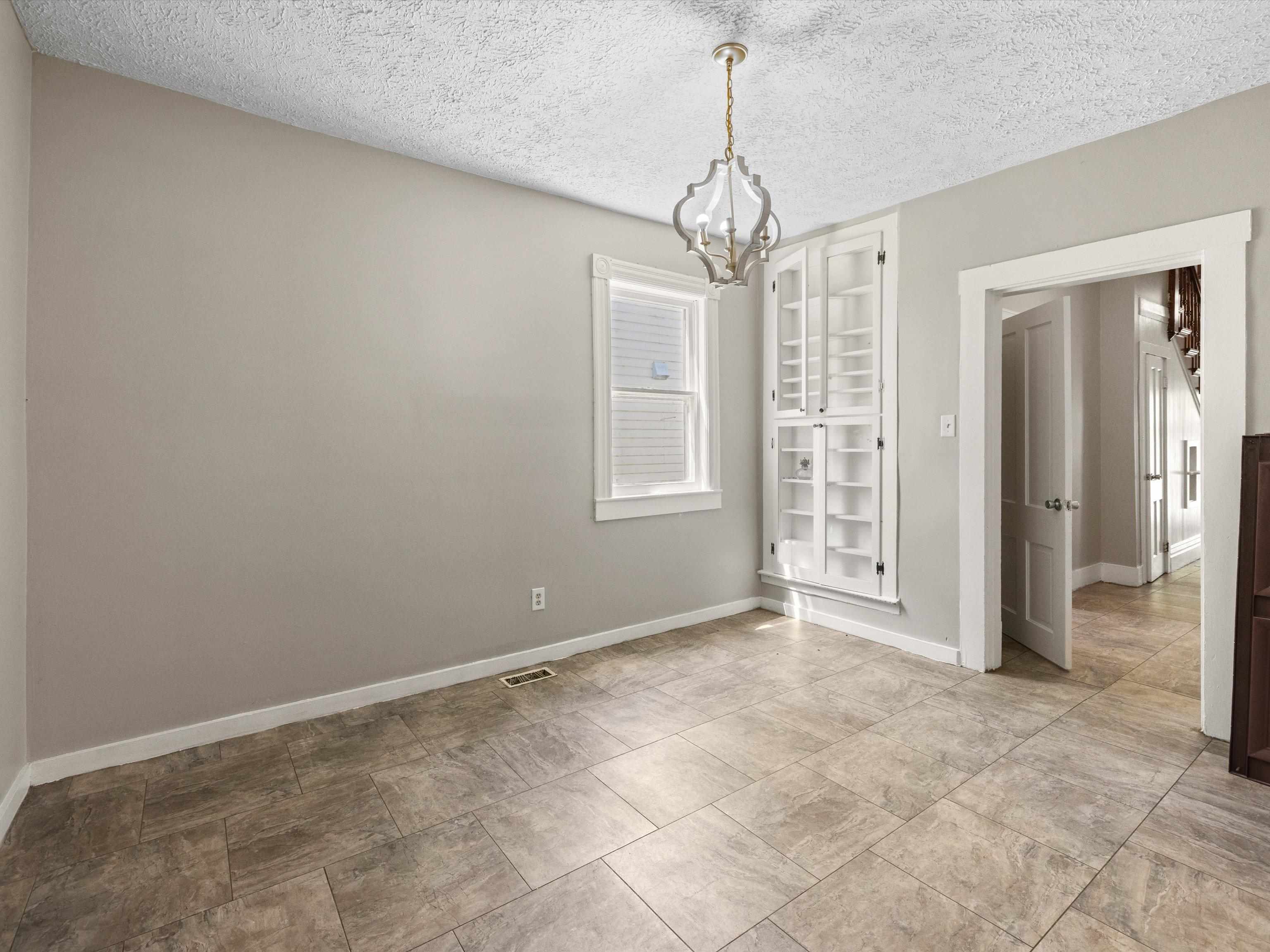 523 Walnut Street, Owensboro, Kentucky 42303, 3 Bedrooms Bedrooms, ,2 BathroomsBathrooms,Single Family Residence,For Sale,Walnut Street,90070