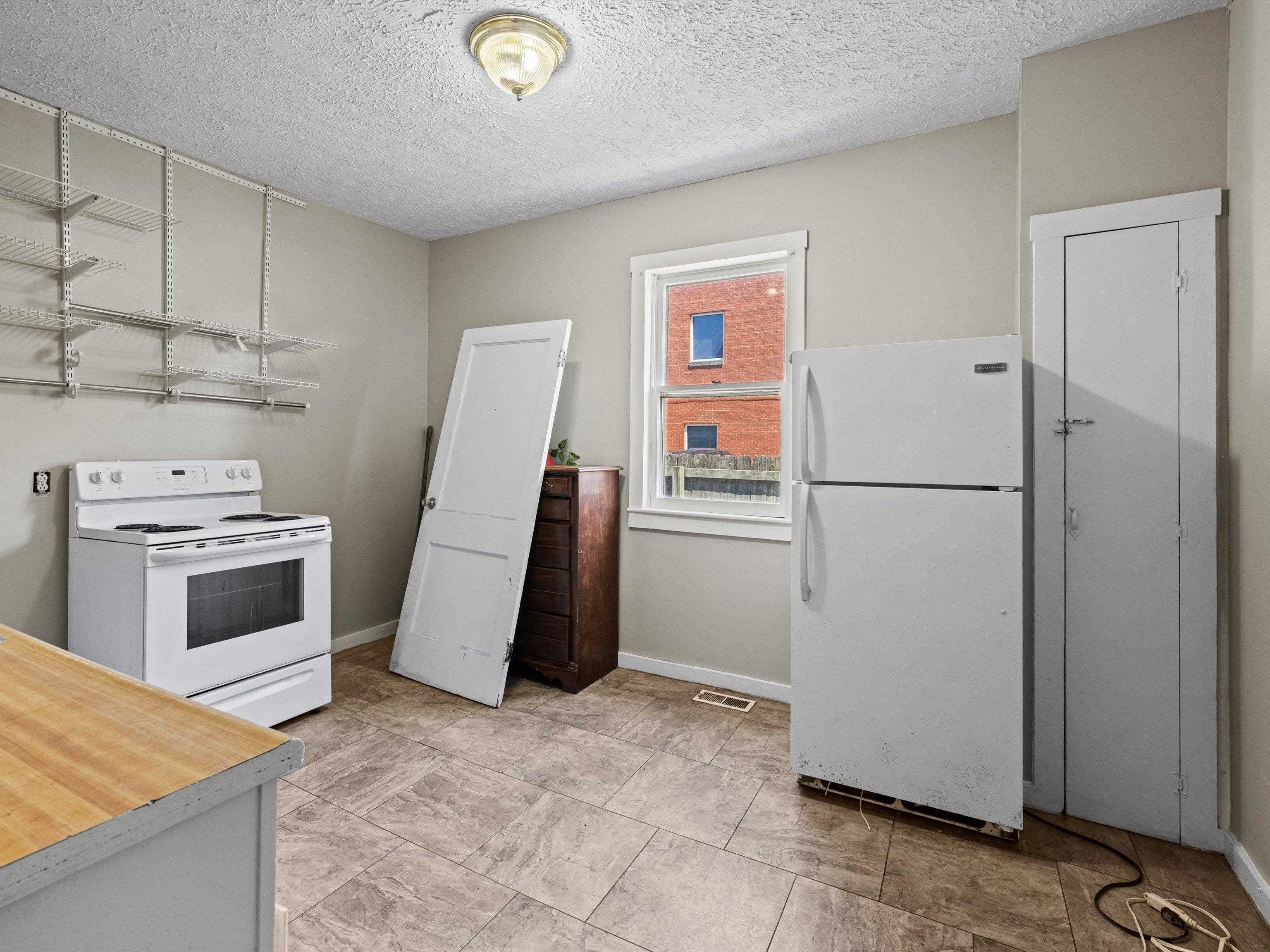 523 Walnut Street, Owensboro, Kentucky 42303, 3 Bedrooms Bedrooms, ,2 BathroomsBathrooms,Single Family Residence,For Sale,Walnut Street,90070