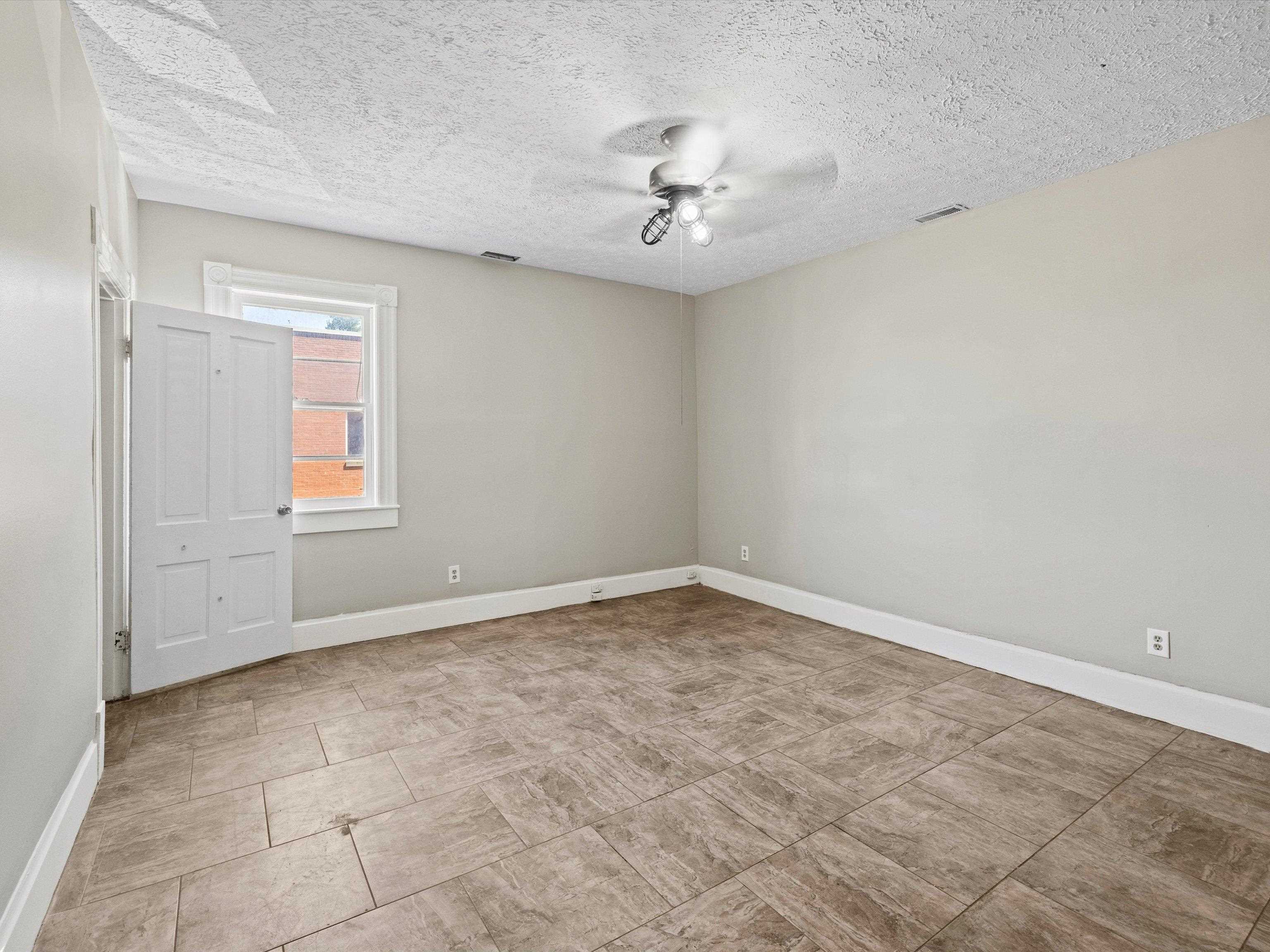 523 Walnut Street, Owensboro, Kentucky 42303, 3 Bedrooms Bedrooms, ,2 BathroomsBathrooms,Single Family Residence,For Sale,Walnut Street,90070