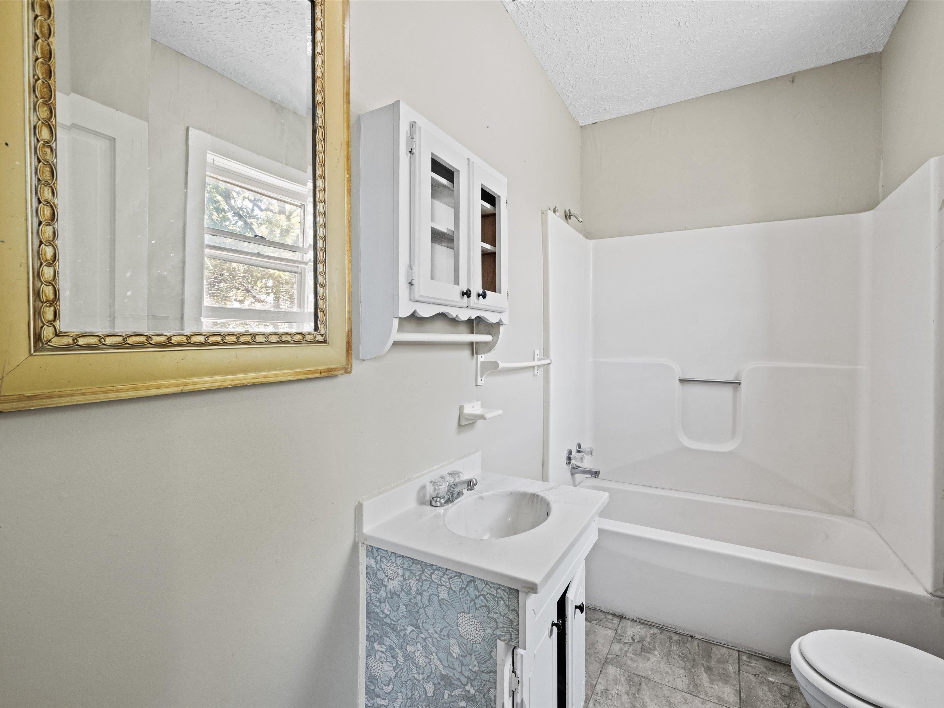 523 Walnut Street, Owensboro, Kentucky 42303, 3 Bedrooms Bedrooms, ,2 BathroomsBathrooms,Single Family Residence,For Sale,Walnut Street,90070
