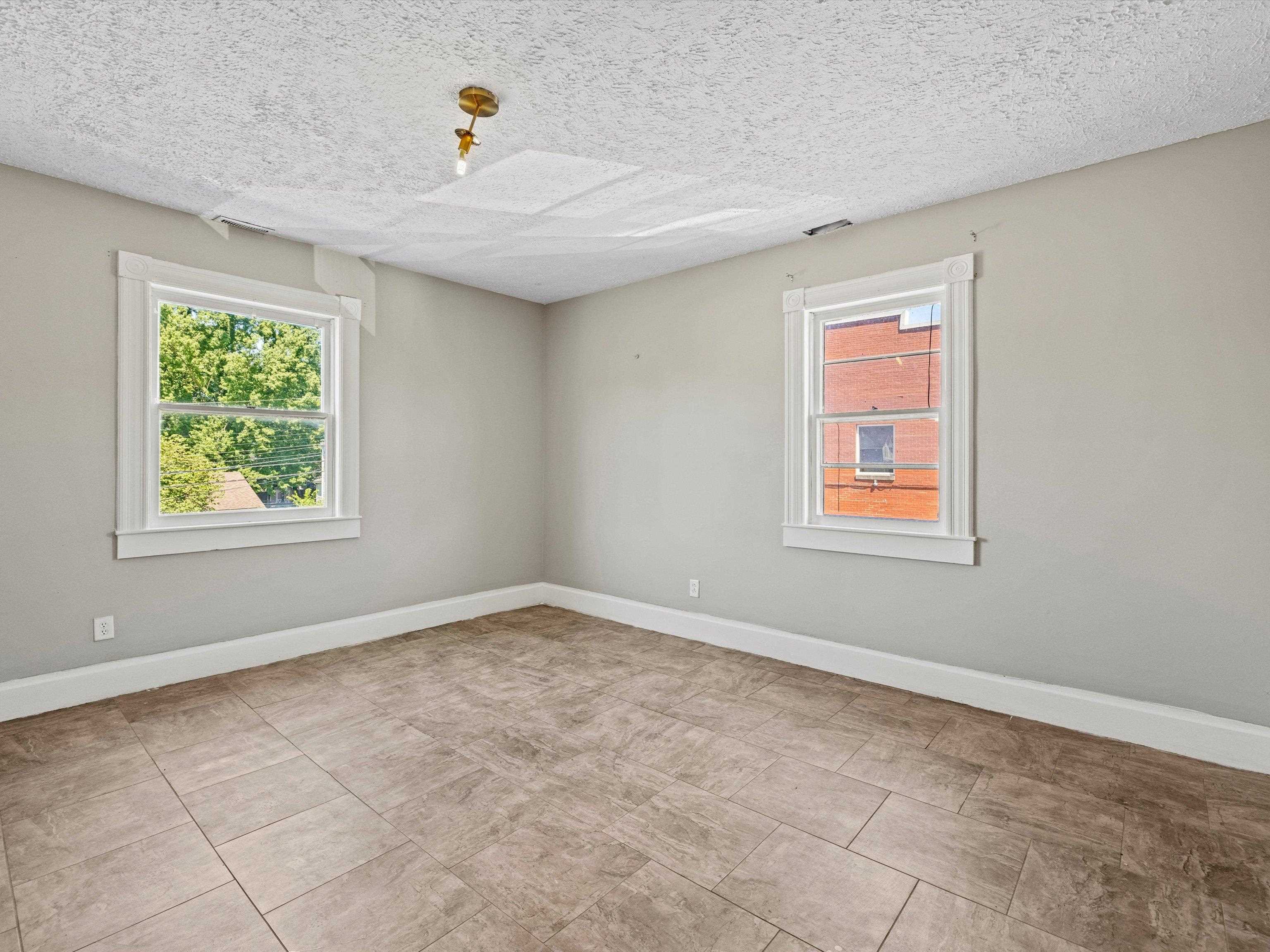 523 Walnut Street, Owensboro, Kentucky 42303, 3 Bedrooms Bedrooms, ,2 BathroomsBathrooms,Single Family Residence,For Sale,Walnut Street,90070