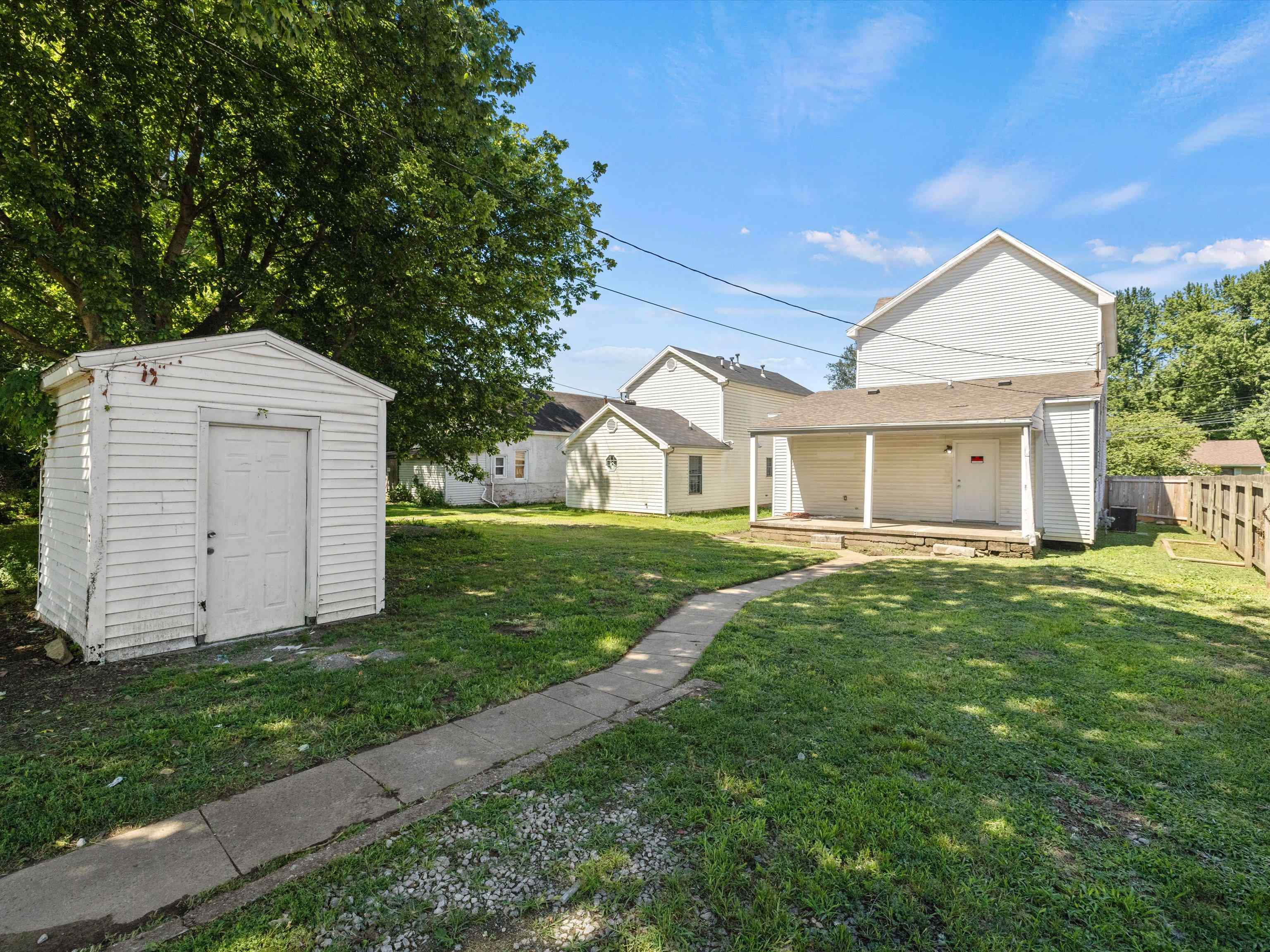 523 Walnut Street, Owensboro, Kentucky 42303, 3 Bedrooms Bedrooms, ,2 BathroomsBathrooms,Single Family Residence,For Sale,Walnut Street,90070