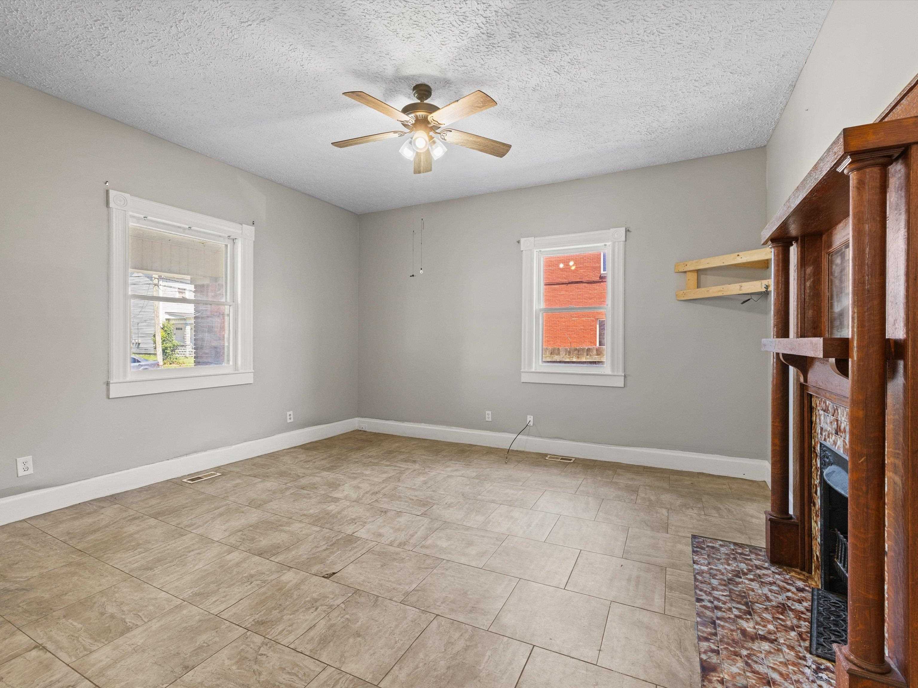 523 Walnut Street, Owensboro, Kentucky 42303, 3 Bedrooms Bedrooms, ,2 BathroomsBathrooms,Single Family Residence,For Sale,Walnut Street,90070