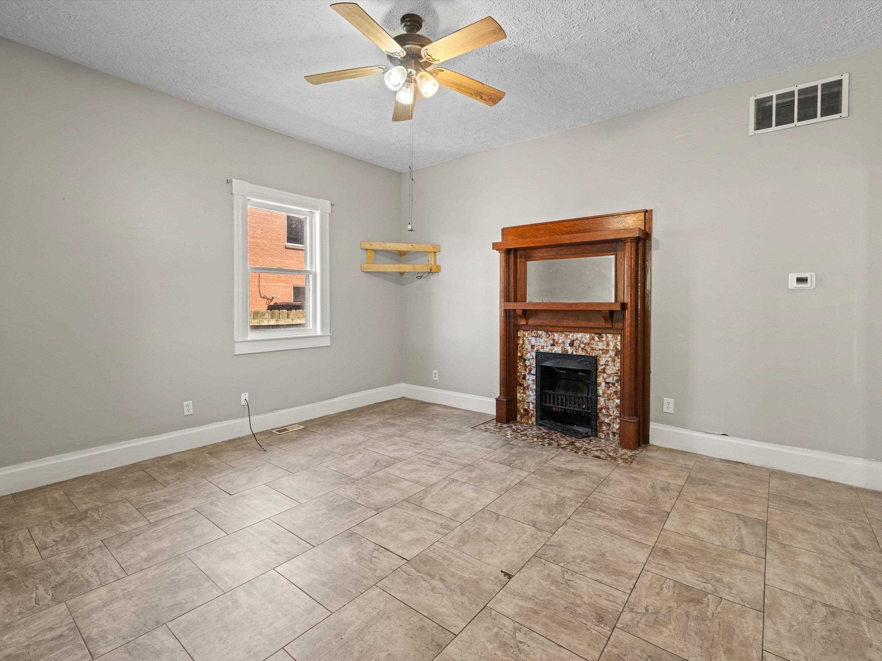 523 Walnut Street, Owensboro, Kentucky 42303, 3 Bedrooms Bedrooms, ,2 BathroomsBathrooms,Single Family Residence,For Sale,Walnut Street,90070
