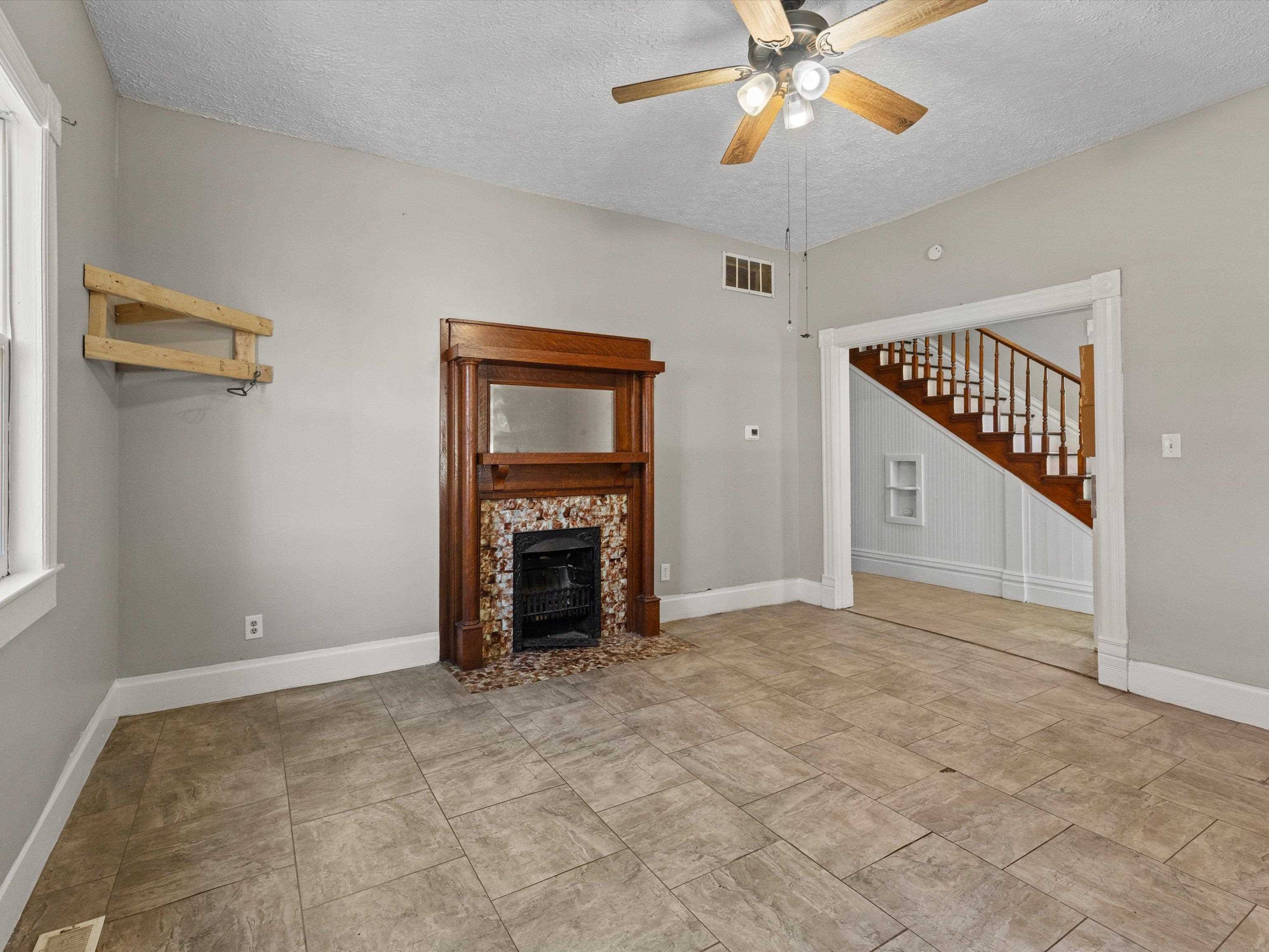 523 Walnut Street, Owensboro, Kentucky 42303, 3 Bedrooms Bedrooms, ,2 BathroomsBathrooms,Single Family Residence,For Sale,Walnut Street,90070