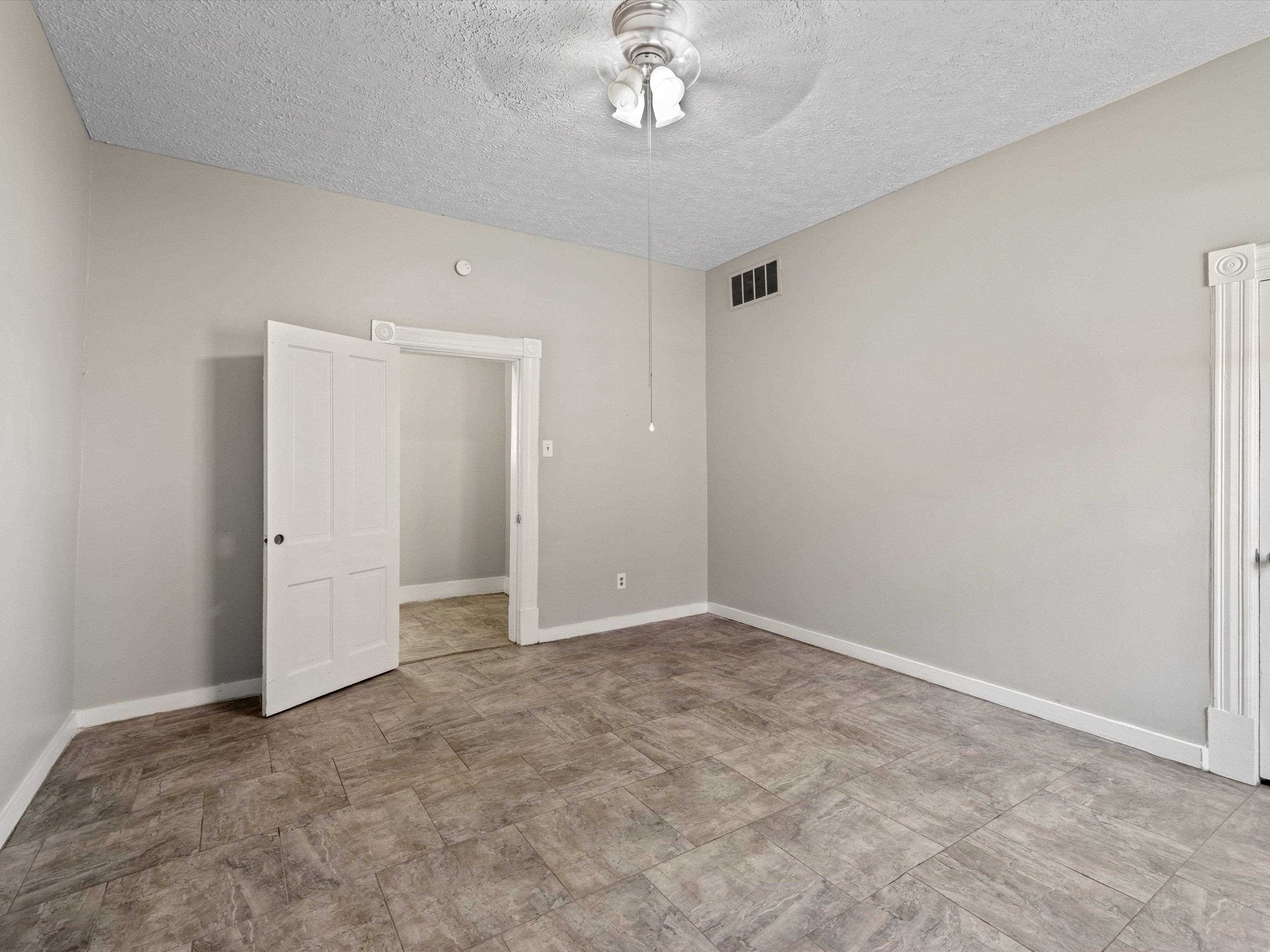 523 Walnut Street, Owensboro, Kentucky 42303, 3 Bedrooms Bedrooms, ,2 BathroomsBathrooms,Single Family Residence,For Sale,Walnut Street,90070