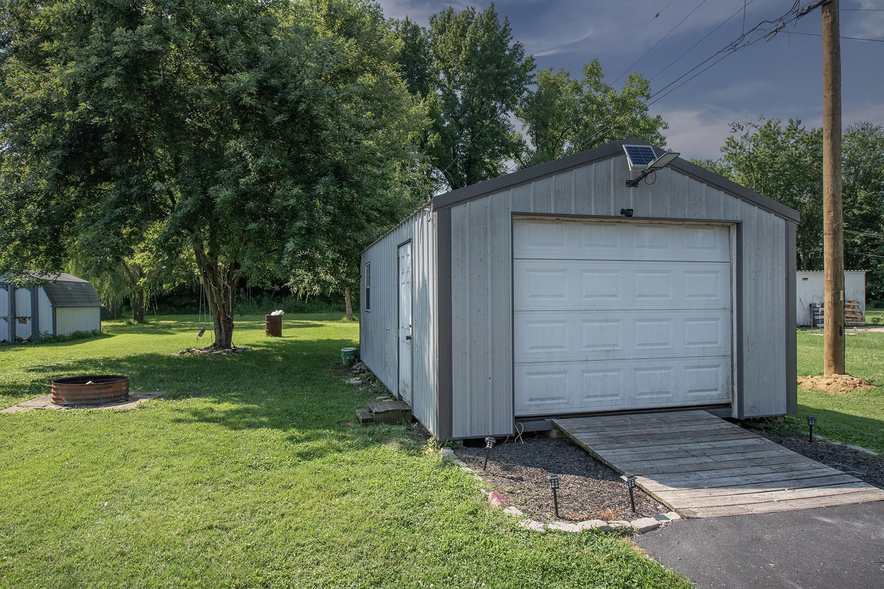 2704 10th Street, Owensboro, Kentucky 42303, 2 Bedrooms Bedrooms, ,1 BathroomBathrooms,Single Family Residence,For Sale,10th Street,90083