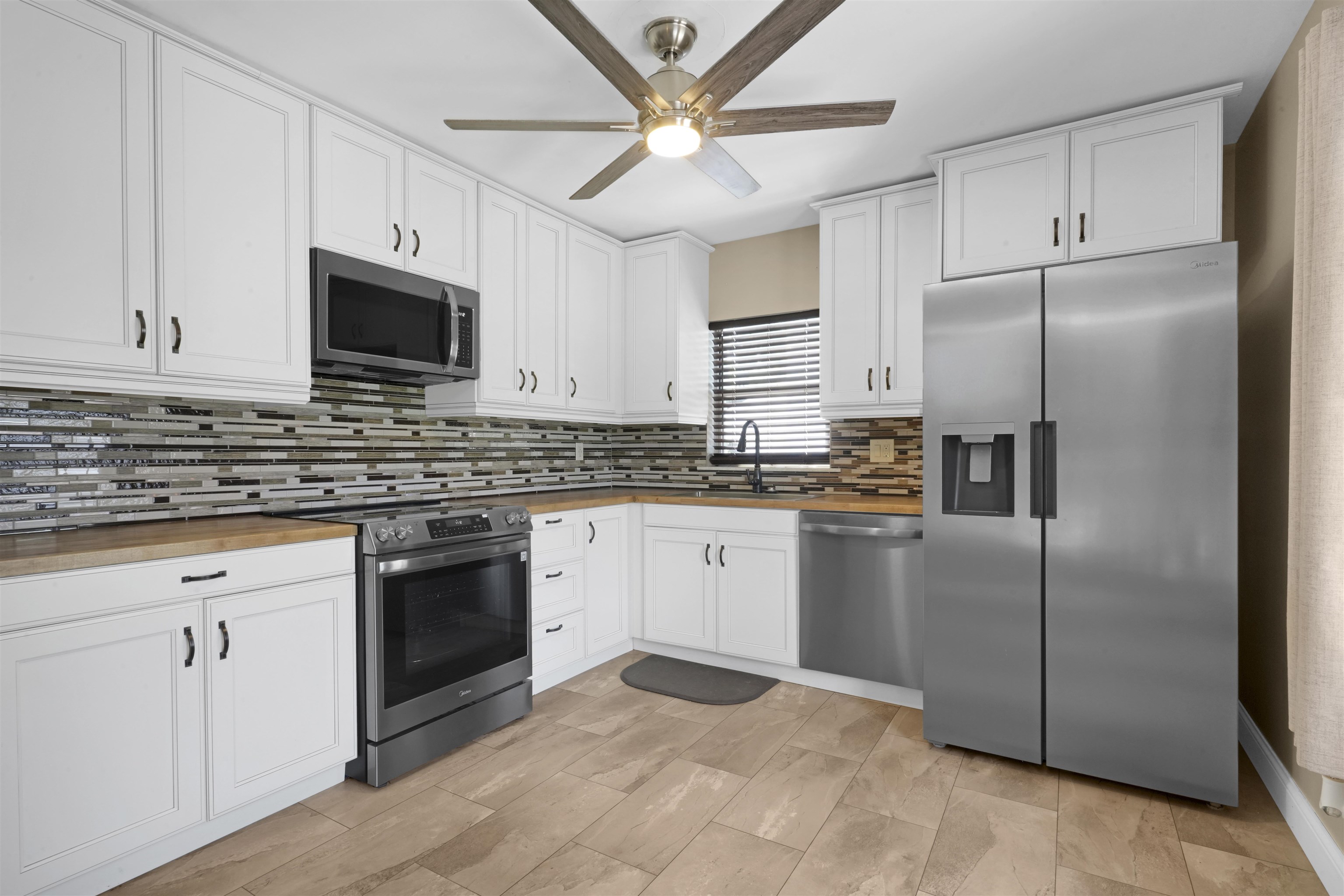 5212 Berry Ln, Evansville, Indiana 47710, 4 Bedrooms Bedrooms, ,2 BathroomsBathrooms,Single Family Residence,For Sale,Berry Ln,90090