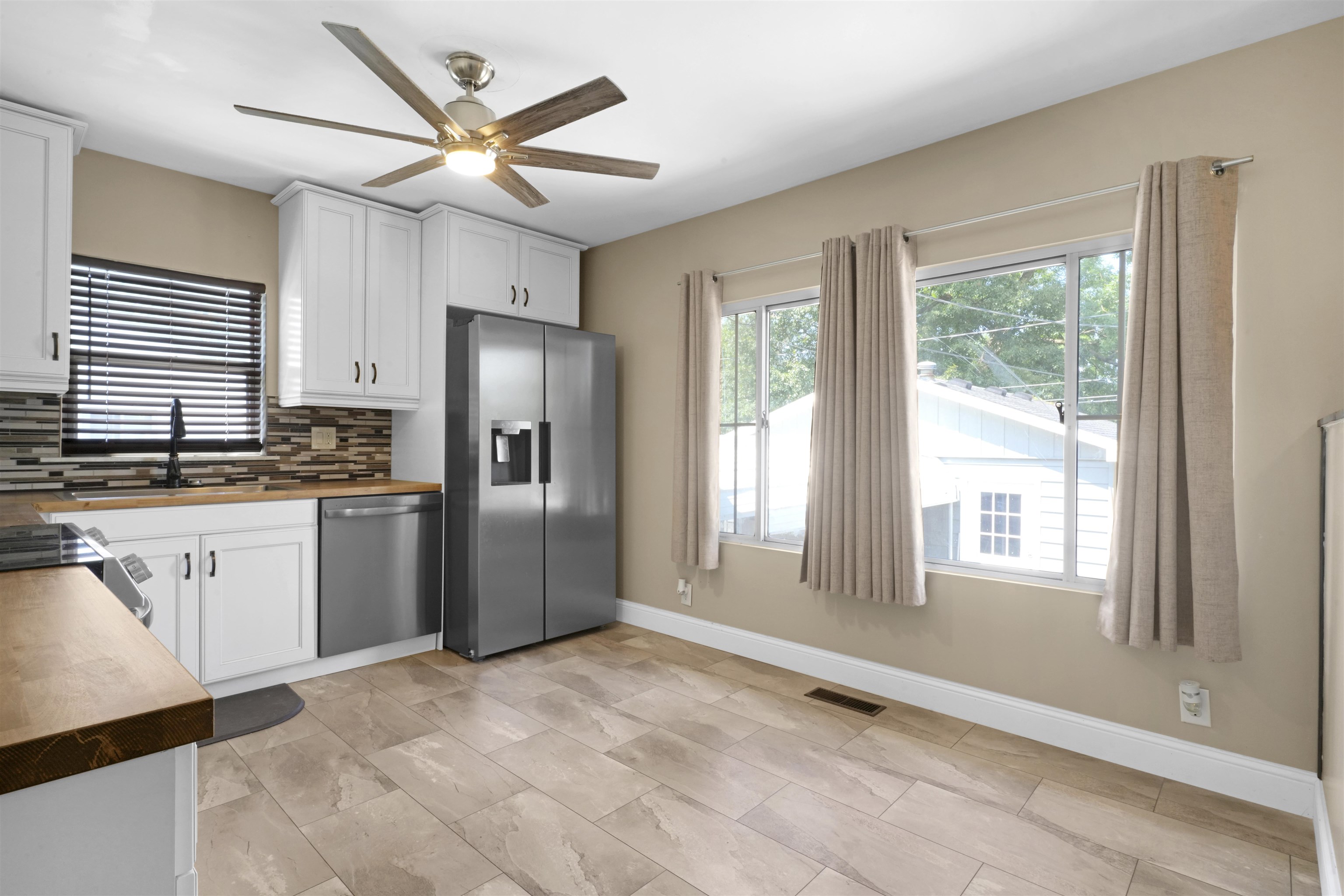 5212 Berry Ln, Evansville, Indiana 47710, 4 Bedrooms Bedrooms, ,2 BathroomsBathrooms,Single Family Residence,For Sale,Berry Ln,90090