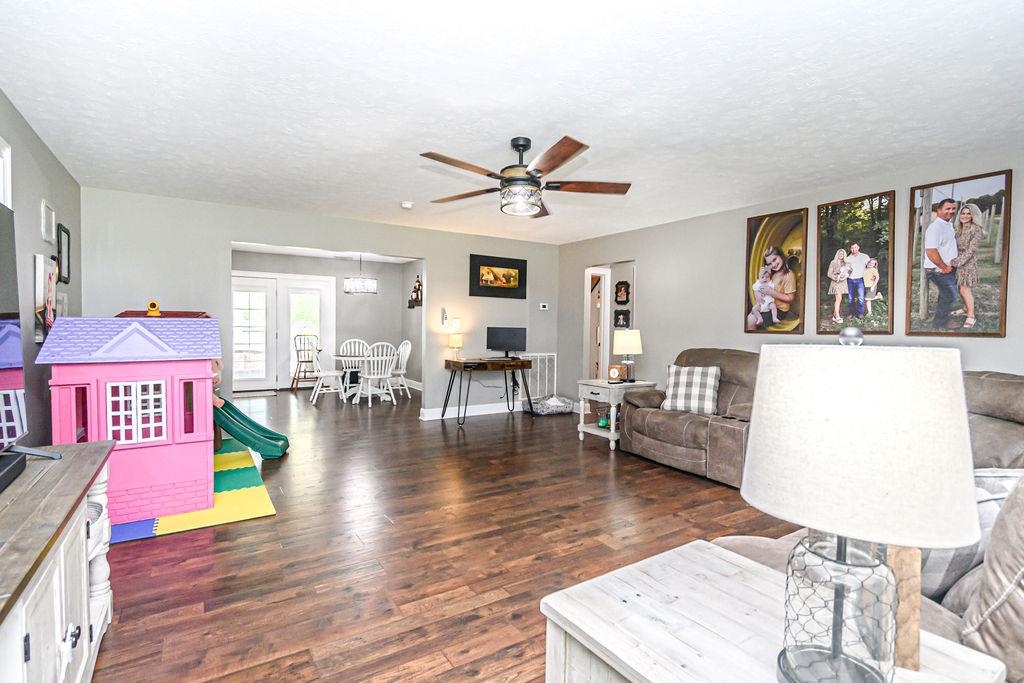3923 Greenback Road, Utica, Kentucky 42376, 3 Bedrooms Bedrooms, ,2 BathroomsBathrooms,Single Family Residence,For Sale,Greenback Road,90091
