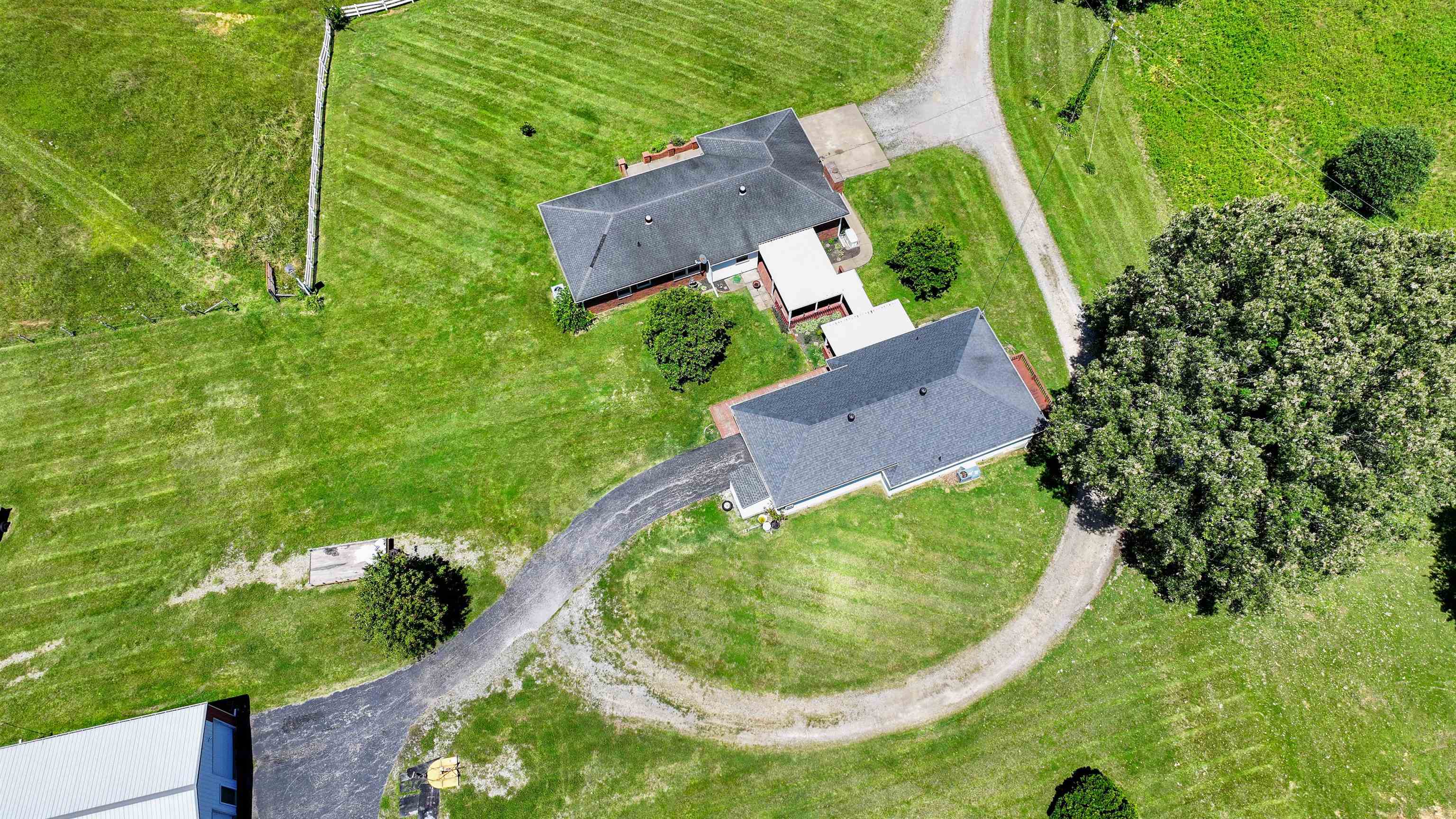 11760 US HWY 431 N, Central City, Kentucky 42330, 2 Bedrooms Bedrooms, ,1 BathroomBathrooms,Single Family Residence,For Sale,US HWY 431 N,90094