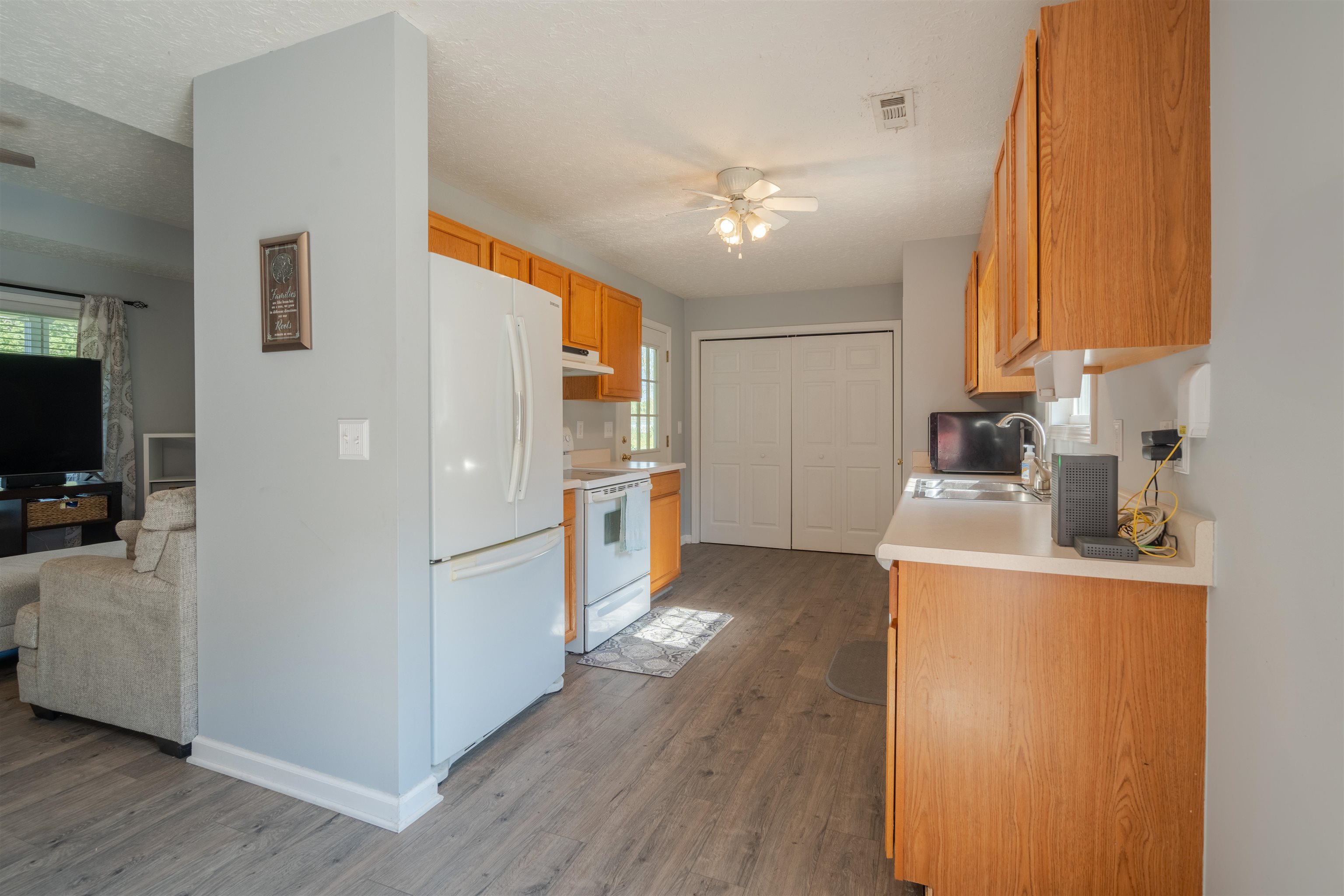 10819 Mill Street, Utica, Kentucky 42376, 3 Bedrooms Bedrooms, ,2 BathroomsBathrooms,Single Family Residence,For Sale,Mill Street,90099
