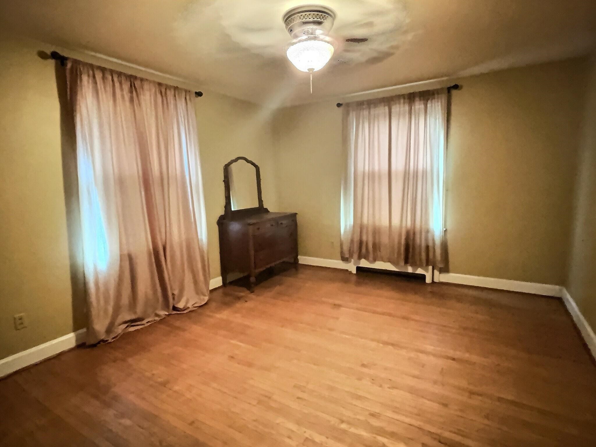 409 9th Street, Owensboro, Kentucky 42301, 3 Bedrooms Bedrooms, ,1 BathroomBathrooms,Single Family Residence,For Sale,9th Street,90100
