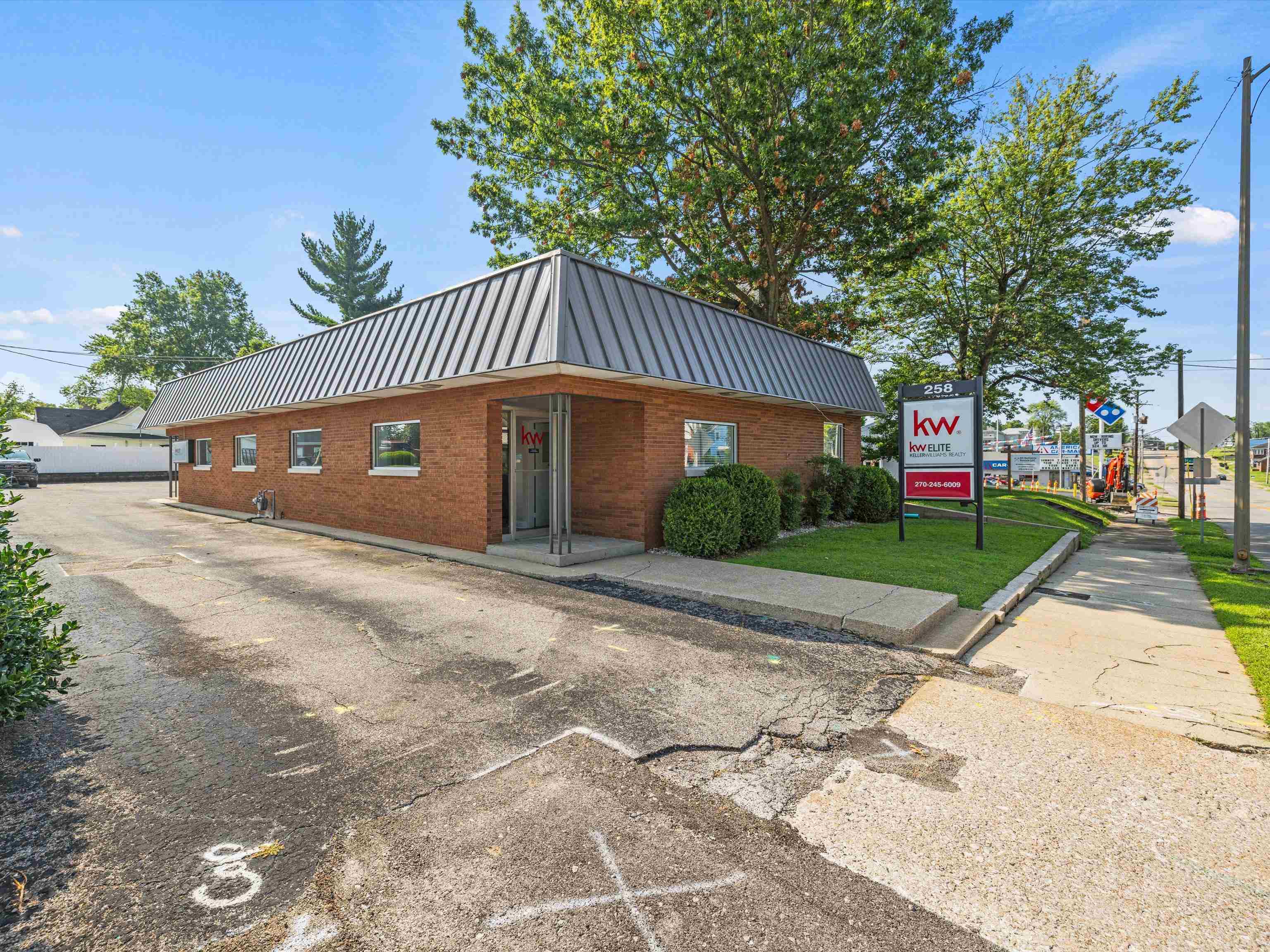 258 Main St., Madisonville, Kentucky 42431, ,Office,For Sale,Main St.,90103