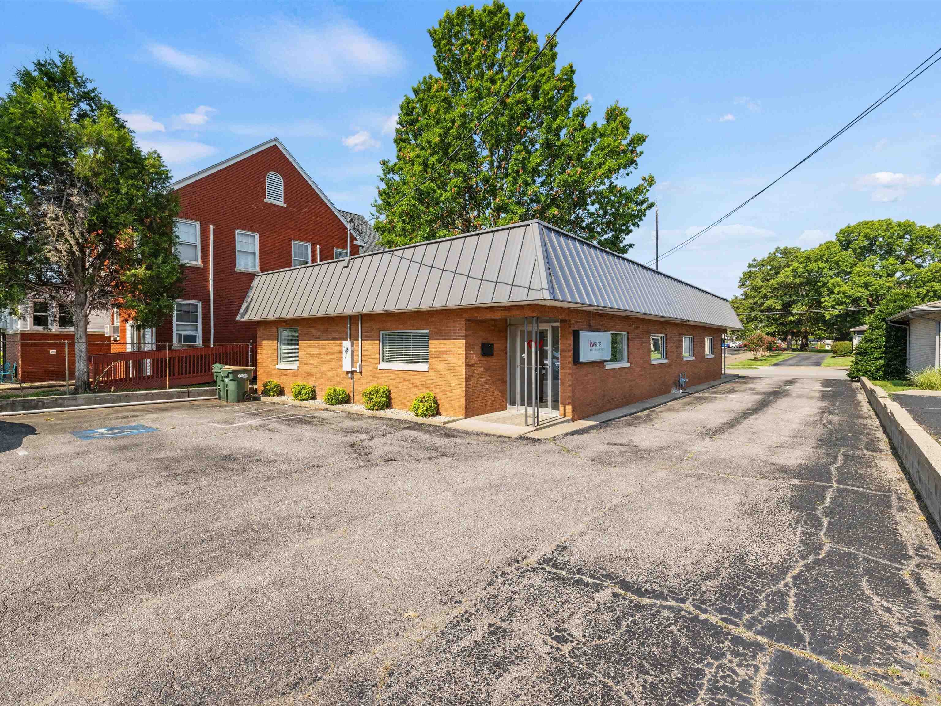 258 Main St., Madisonville, Kentucky 42431, ,Office,For Sale,Main St.,90103