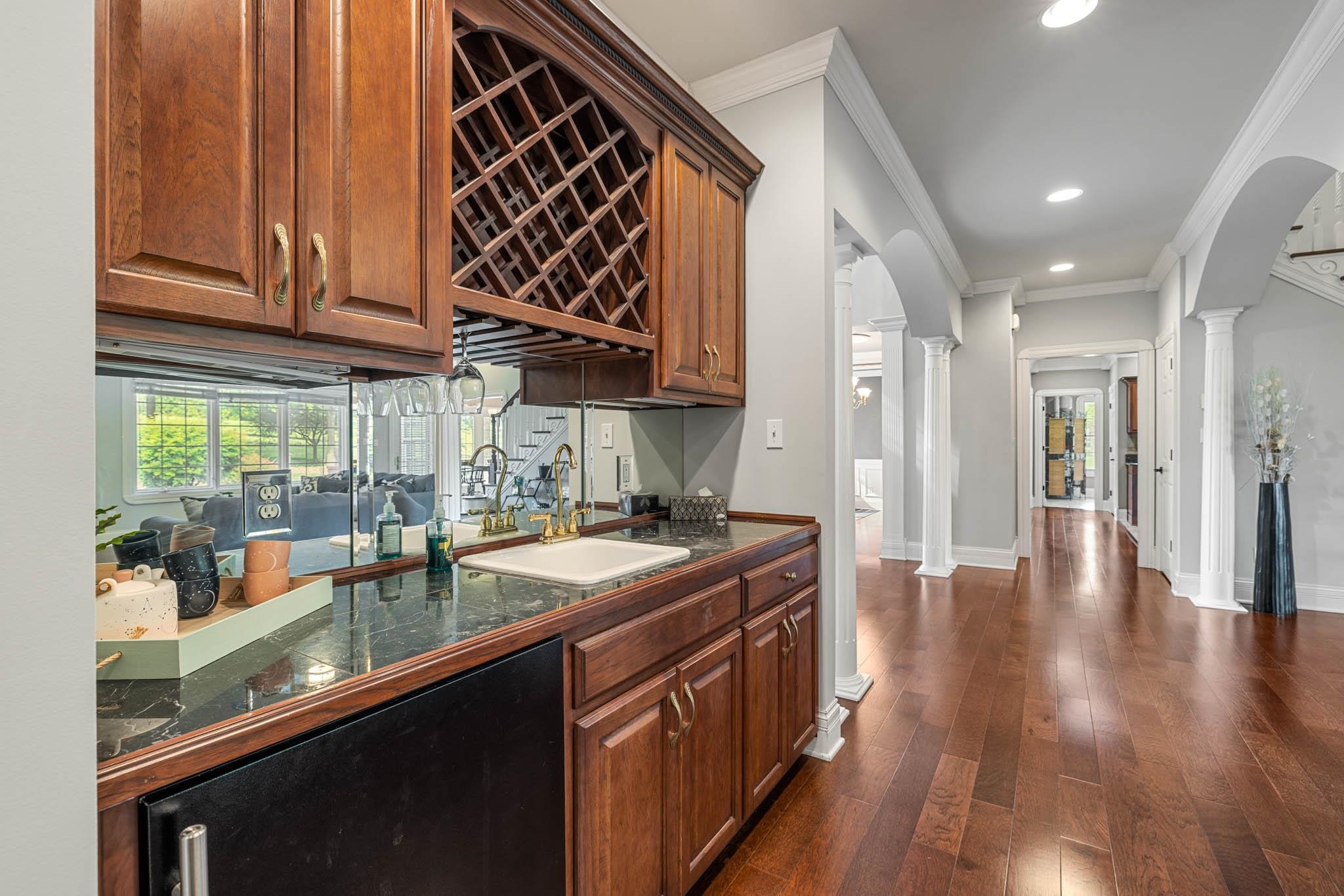 1650 Bedford Ct, Owensboro, Kentucky 42303, 4 Bedrooms Bedrooms, ,4 BathroomsBathrooms,Single Family Residence,For Sale,Bedford Ct,90112