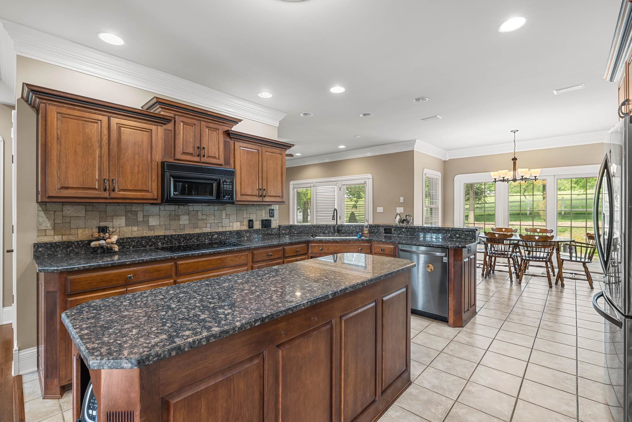1650 Bedford Ct, Owensboro, Kentucky 42303, 4 Bedrooms Bedrooms, ,4 BathroomsBathrooms,Single Family Residence,For Sale,Bedford Ct,90112