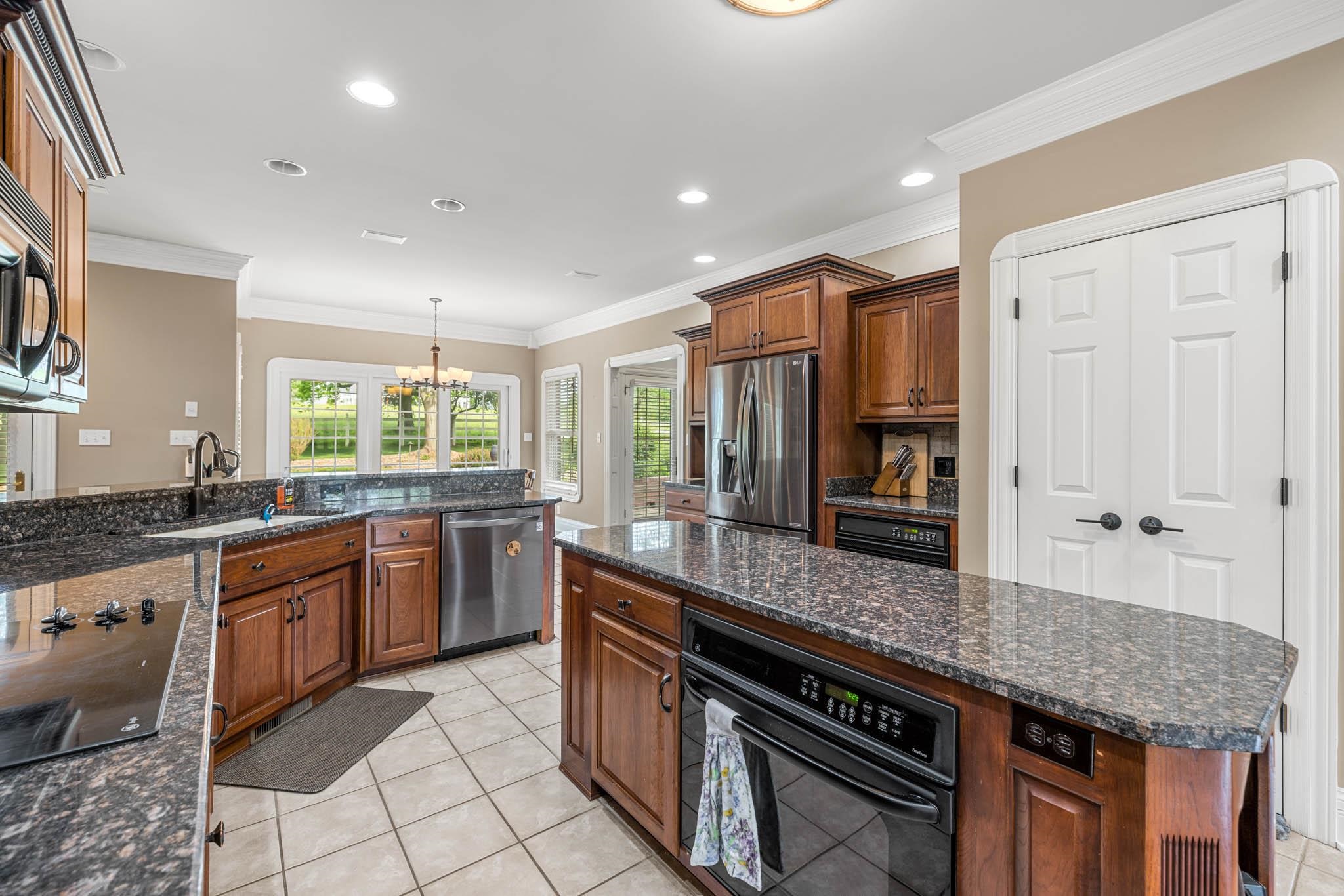 1650 Bedford Ct, Owensboro, Kentucky 42303, 4 Bedrooms Bedrooms, ,4 BathroomsBathrooms,Single Family Residence,For Sale,Bedford Ct,90112