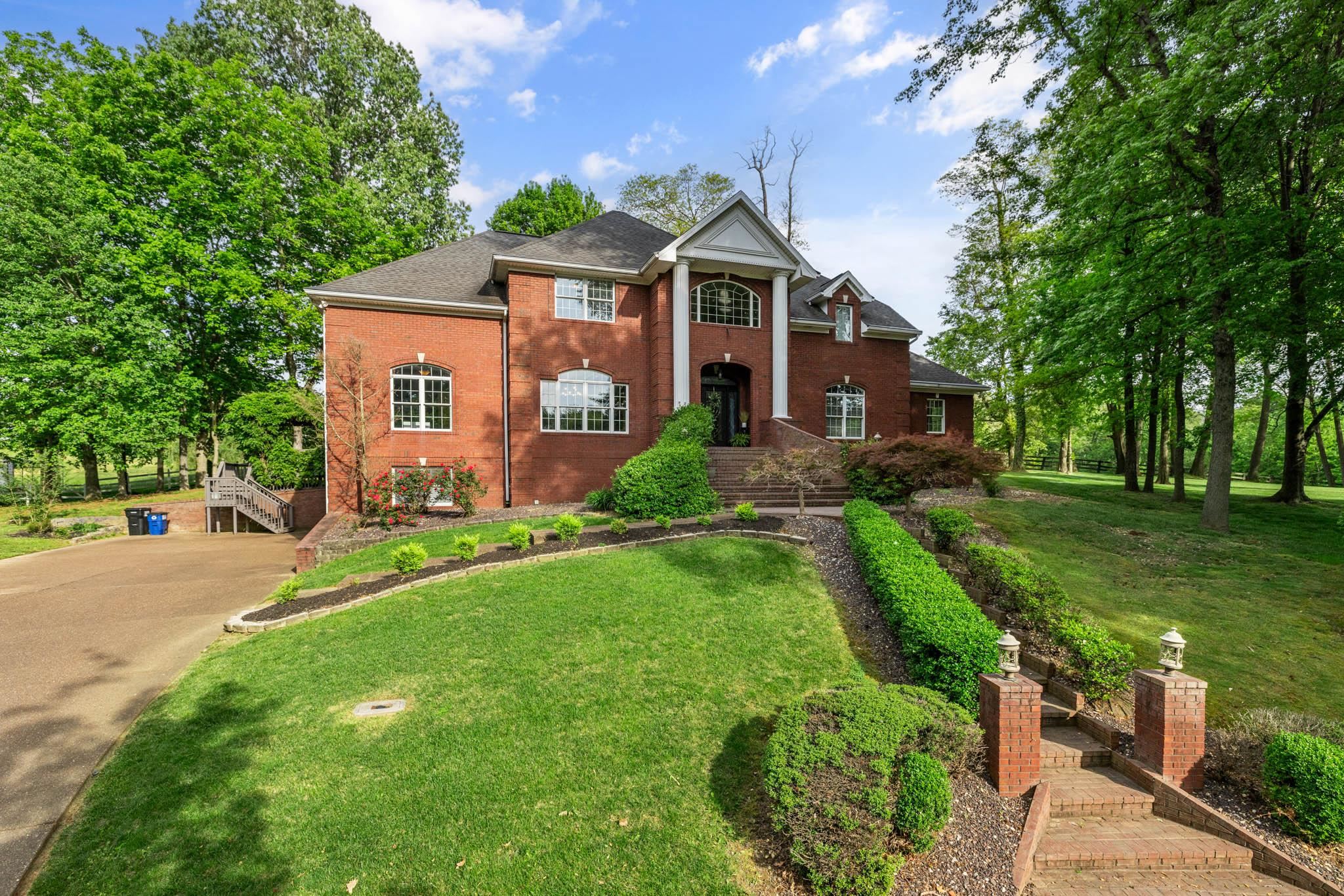 1650 Bedford Ct, Owensboro, Kentucky 42303, 4 Bedrooms Bedrooms, ,4 BathroomsBathrooms,Single Family Residence,For Sale,Bedford Ct,90112