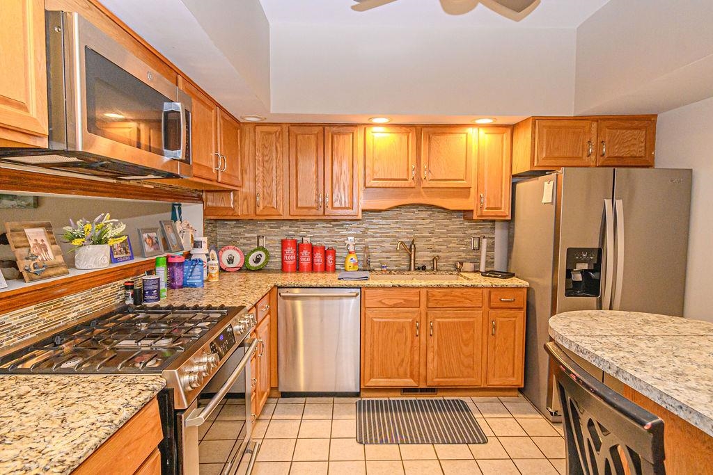 820 Live Oak Pl, Owensboro, Kentucky 42303, 2 Bedrooms Bedrooms, ,2 BathroomsBathrooms,Condominium,For Sale,Live Oak Pl,90114