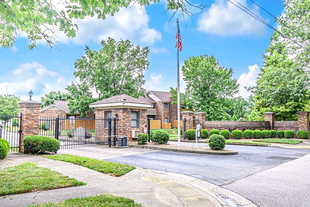 820 Live Oak Pl, Owensboro, Kentucky 42303, 2 Bedrooms Bedrooms, ,2 BathroomsBathrooms,Condominium,For Sale,Live Oak Pl,90114