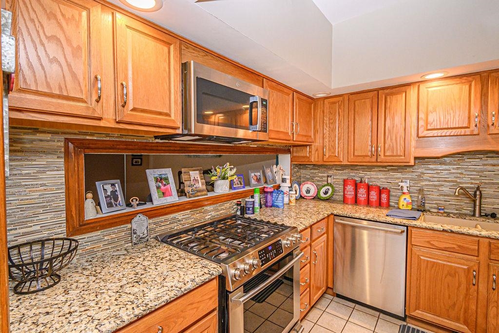 820 Live Oak Pl, Owensboro, Kentucky 42303, 2 Bedrooms Bedrooms, ,2 BathroomsBathrooms,Condominium,For Sale,Live Oak Pl,90114