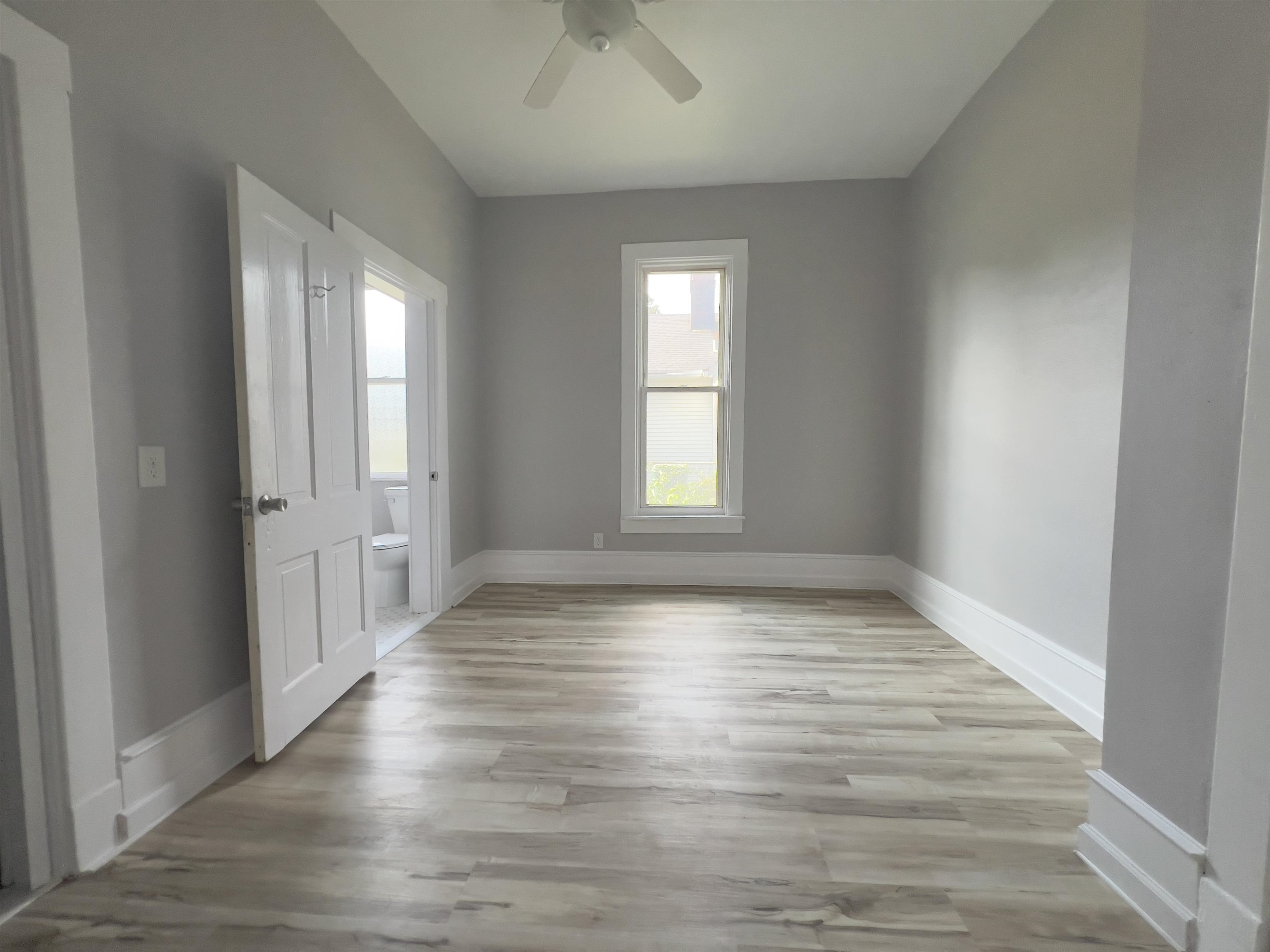 Full bath and walk-in closet