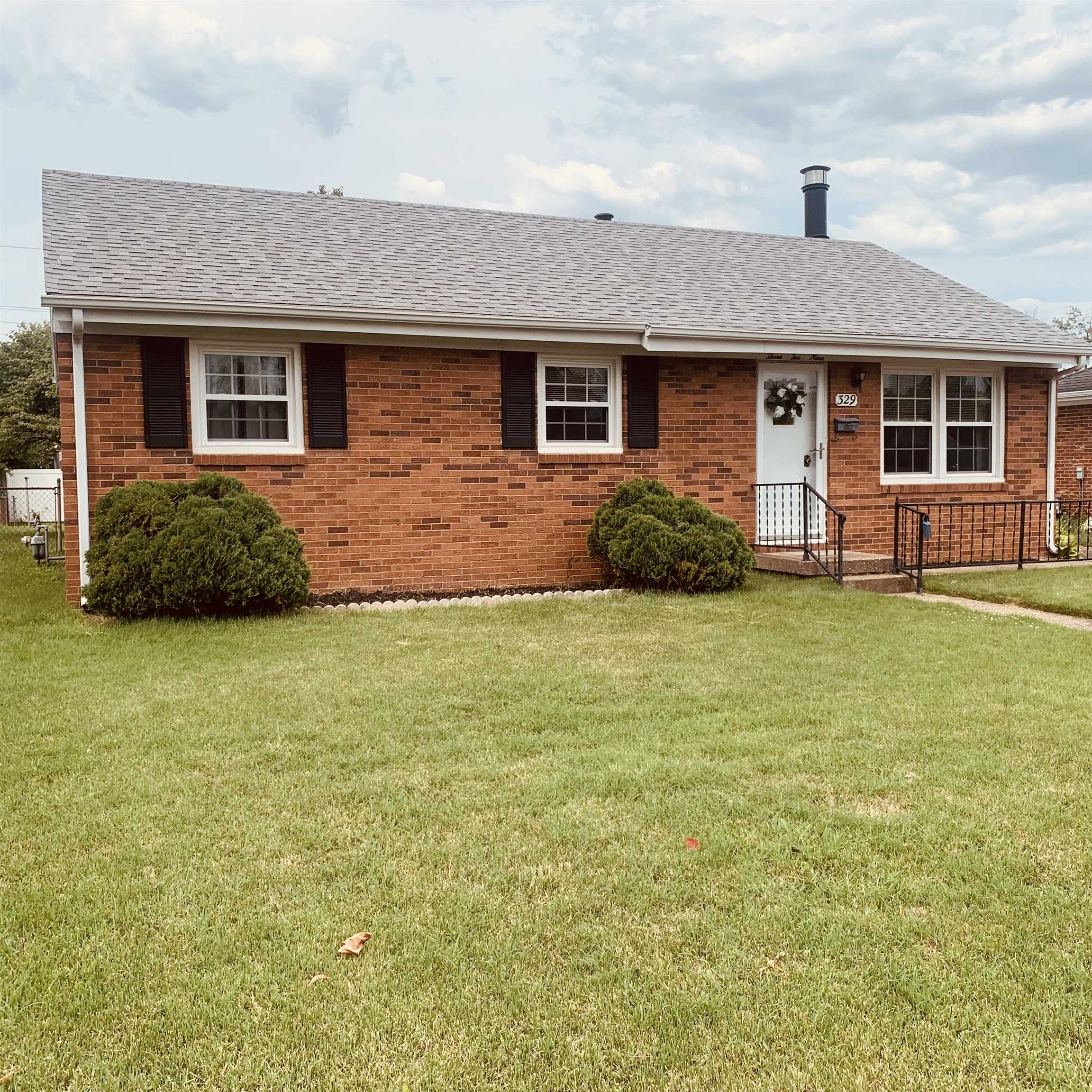 329 Holmes Drive, Owensboro, Kentucky 42303, 2 Bedrooms Bedrooms, ,1 BathroomBathrooms,Single Family Residence,For Sale,Holmes Drive,90121