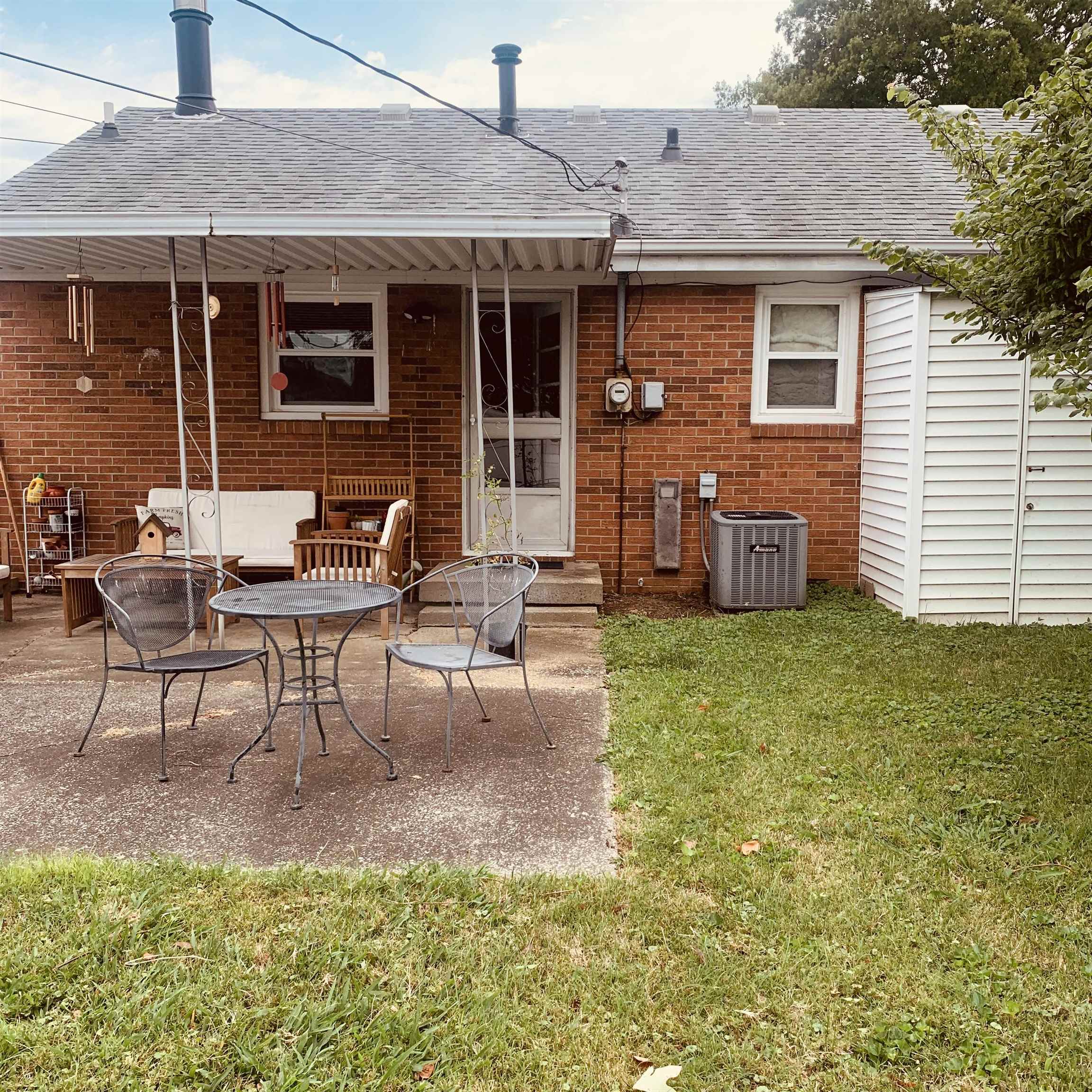 329 Holmes Drive, Owensboro, Kentucky 42303, 2 Bedrooms Bedrooms, ,1 BathroomBathrooms,Single Family Residence,For Sale,Holmes Drive,90121