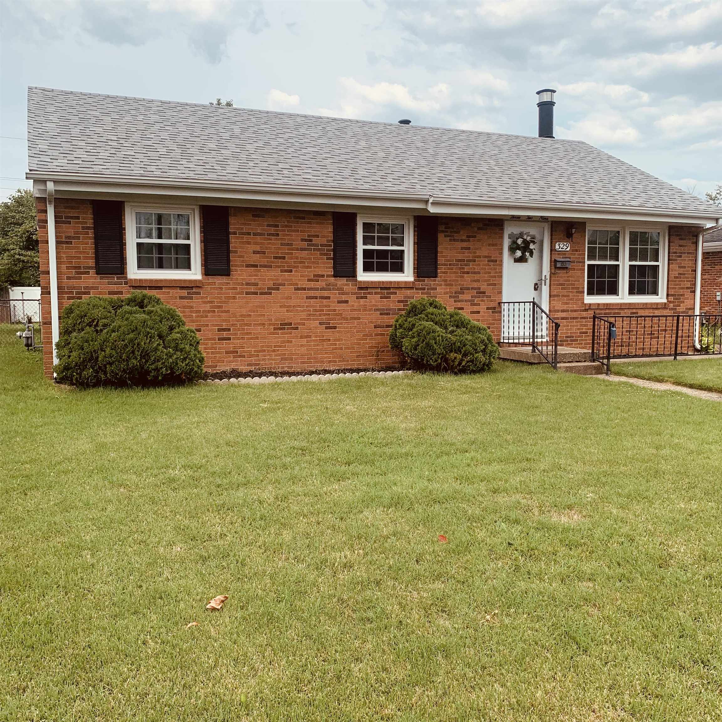 329 Holmes Drive, Owensboro, Kentucky 42303, 2 Bedrooms Bedrooms, ,1 BathroomBathrooms,Single Family Residence,For Sale,Holmes Drive,90121