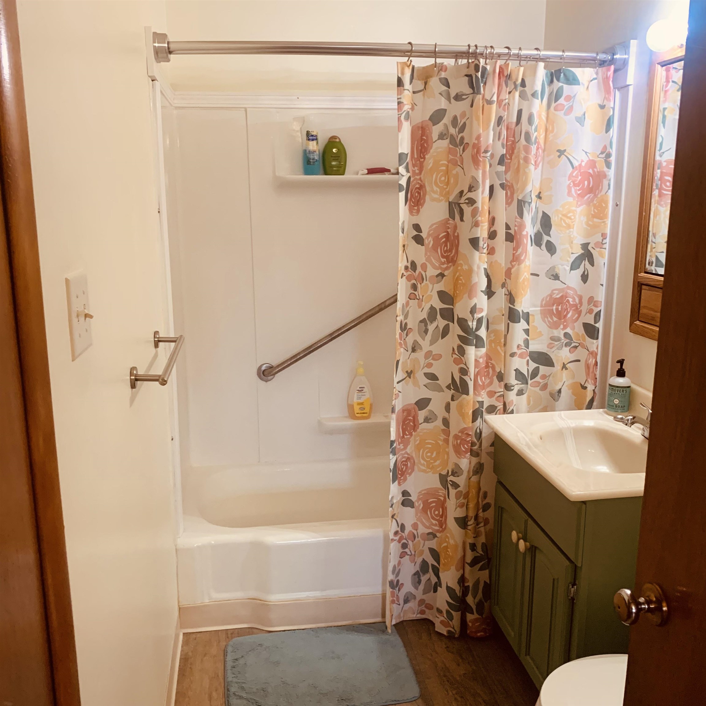 329 Holmes Drive, Owensboro, Kentucky 42303, 2 Bedrooms Bedrooms, ,1 BathroomBathrooms,Single Family Residence,For Sale,Holmes Drive,90121