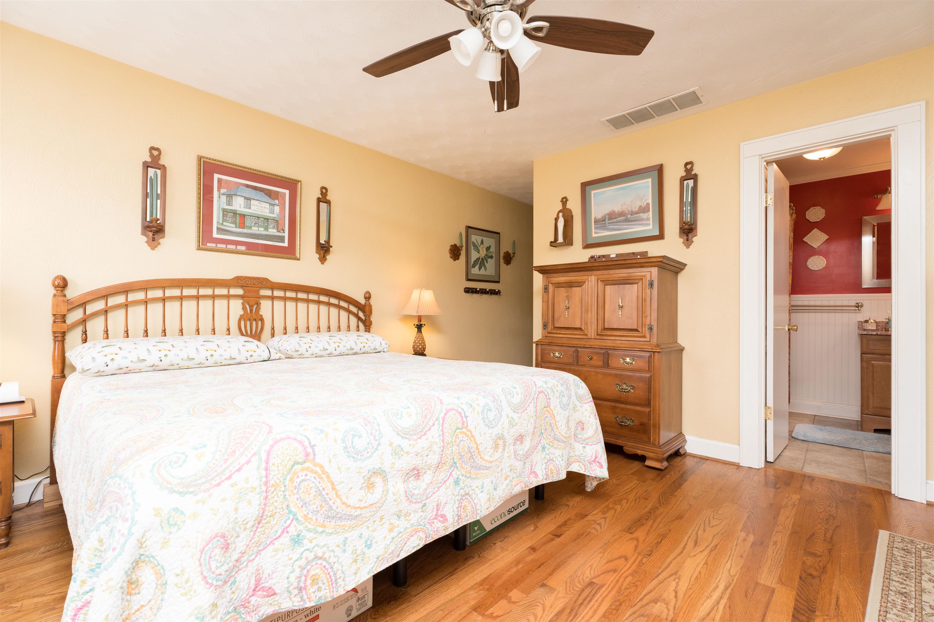 2052 York Drive, Owensboro, Kentucky 42301, 3 Bedrooms Bedrooms, ,2 BathroomsBathrooms,Single Family Residence,For Sale,York Drive,90124