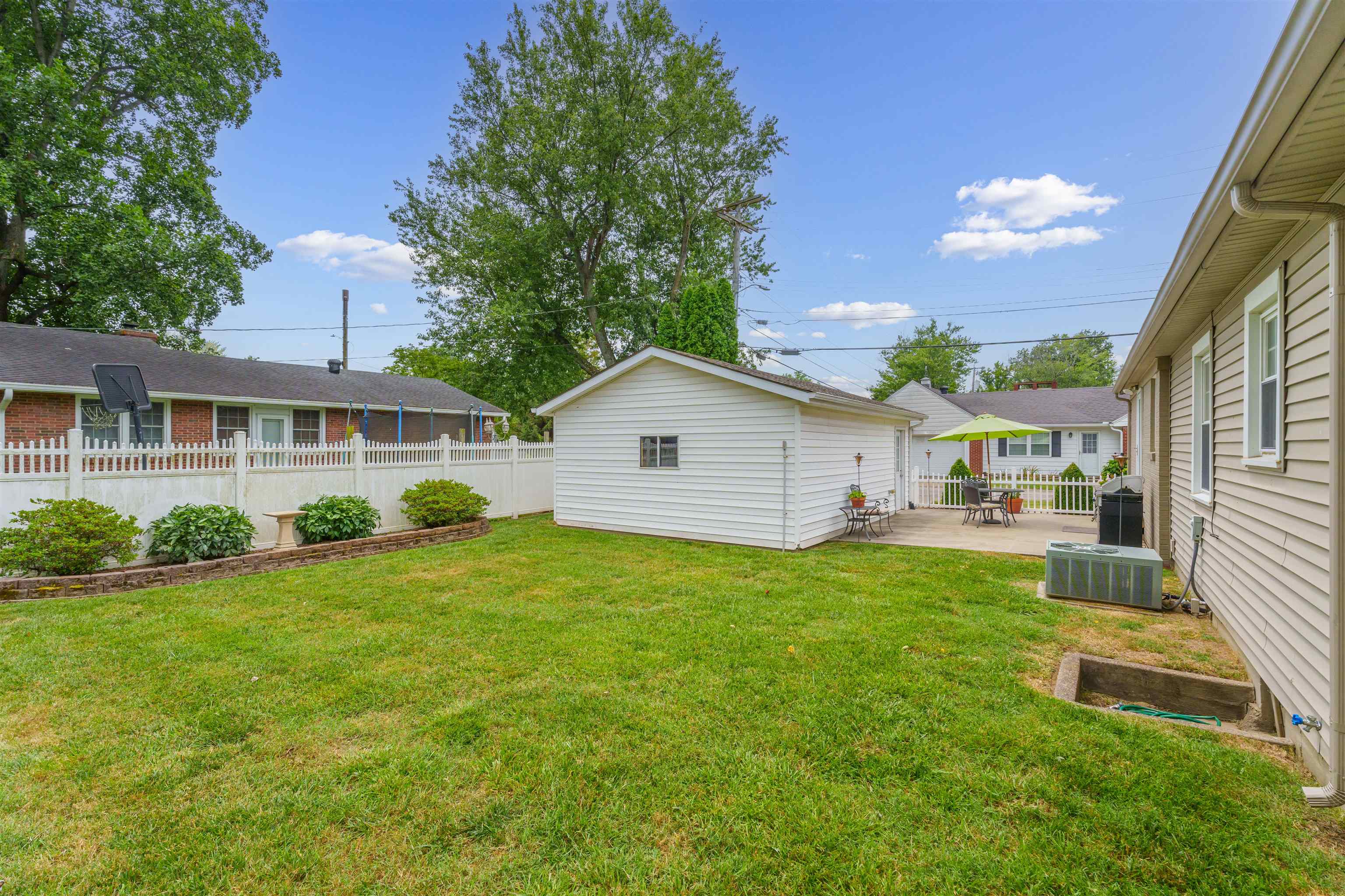 2052 York Drive, Owensboro, Kentucky 42301, 3 Bedrooms Bedrooms, ,2 BathroomsBathrooms,Single Family Residence,For Sale,York Drive,90124
