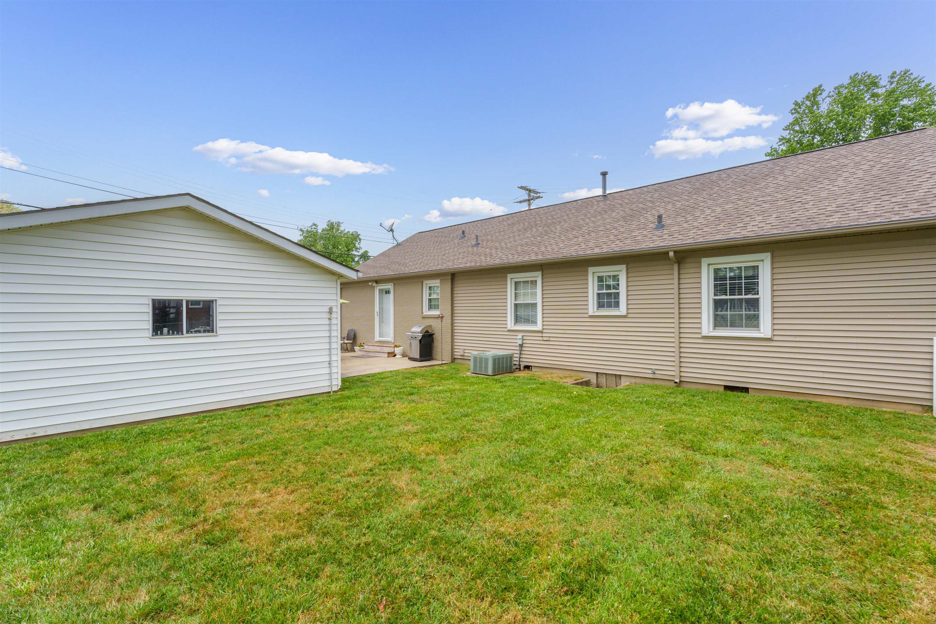 2052 York Drive, Owensboro, Kentucky 42301, 3 Bedrooms Bedrooms, ,2 BathroomsBathrooms,Single Family Residence,For Sale,York Drive,90124