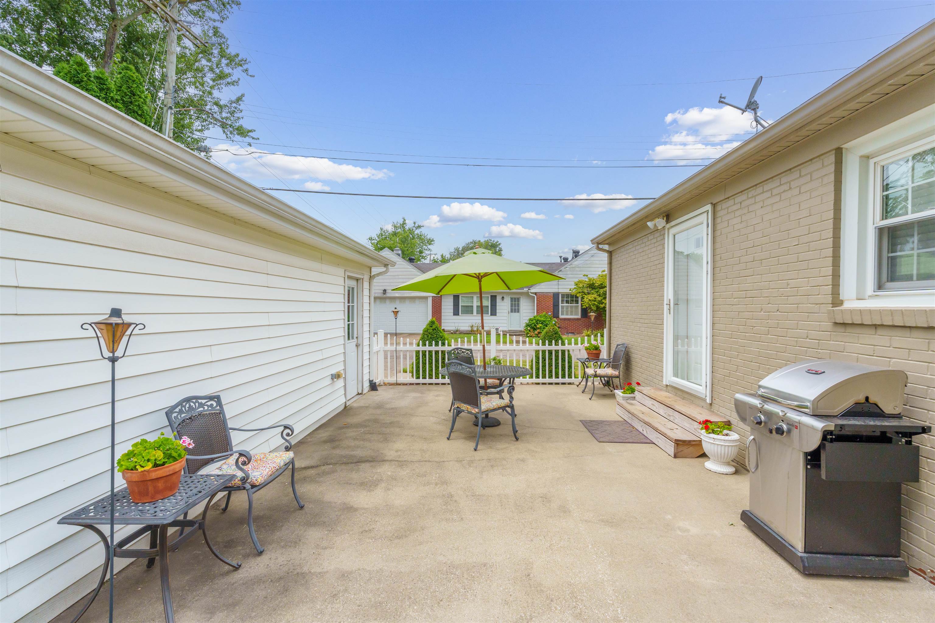 2052 York Drive, Owensboro, Kentucky 42301, 3 Bedrooms Bedrooms, ,2 BathroomsBathrooms,Single Family Residence,For Sale,York Drive,90124