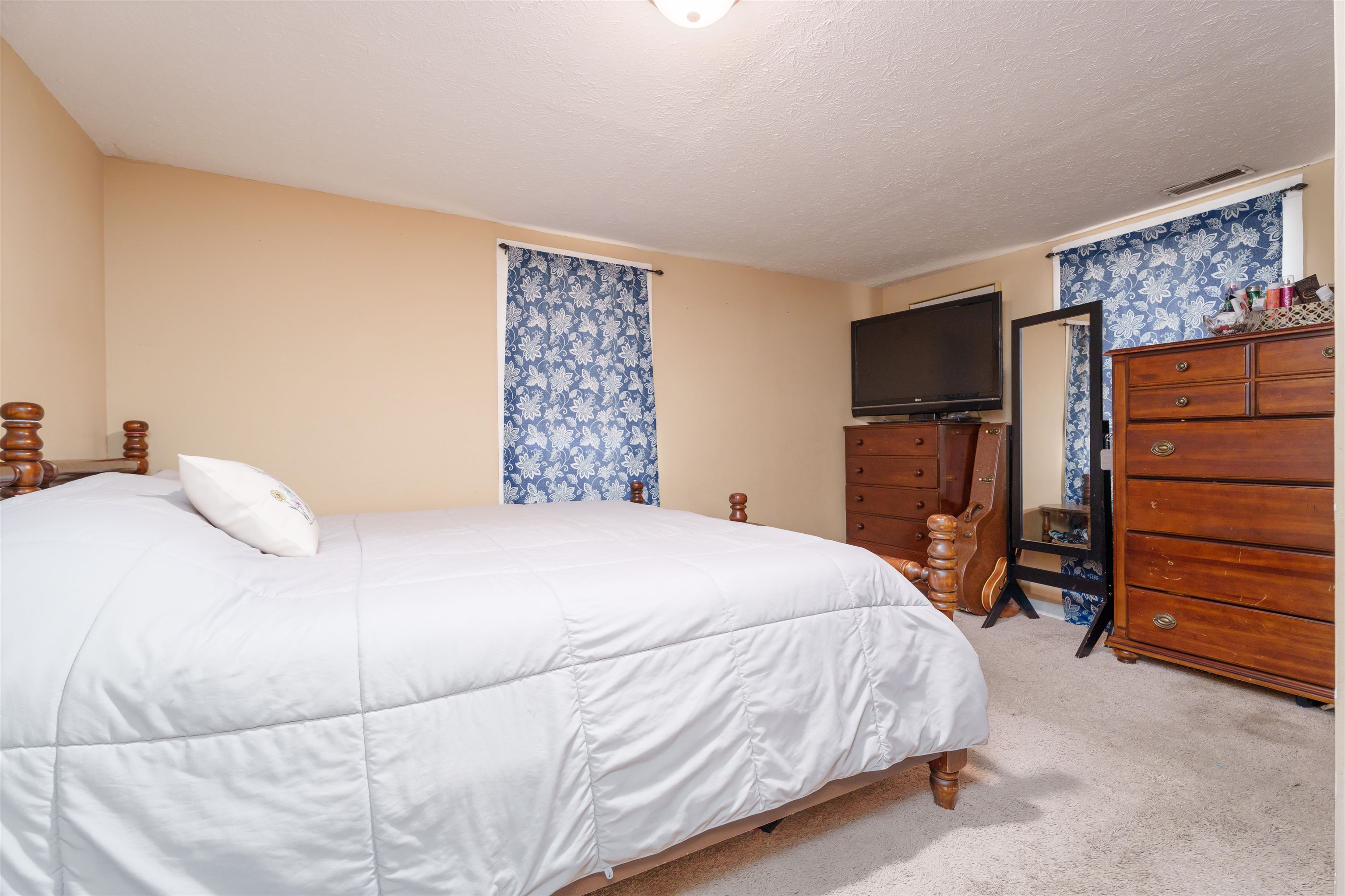 3026 Daviess St., Owensboro, Kentucky 42303, 3 Bedrooms Bedrooms, ,1 BathroomBathrooms,Single Family Residence,For Sale,Daviess St.,90126