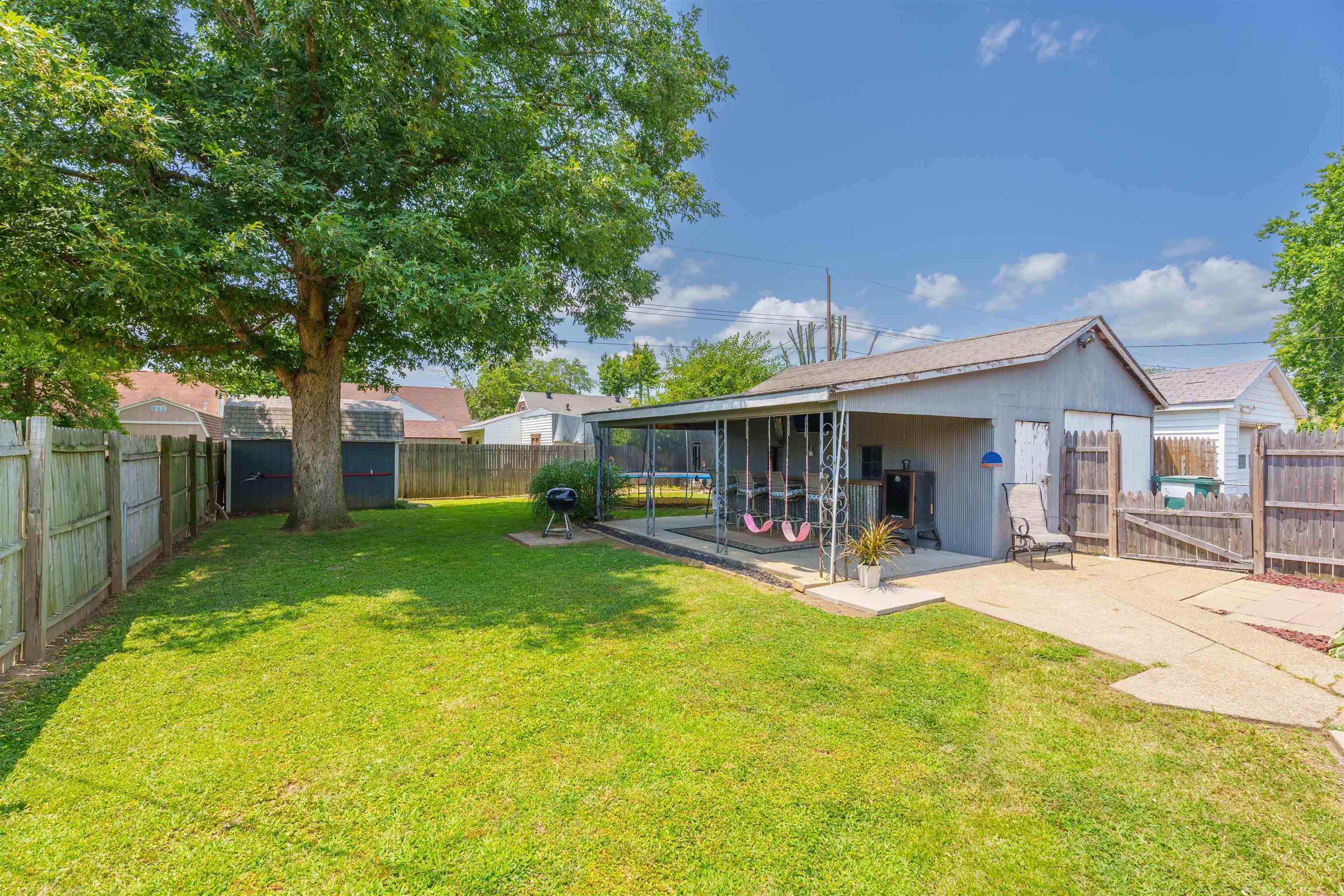 3026 Daviess St., Owensboro, Kentucky 42303, 3 Bedrooms Bedrooms, ,1 BathroomBathrooms,Single Family Residence,For Sale,Daviess St.,90126