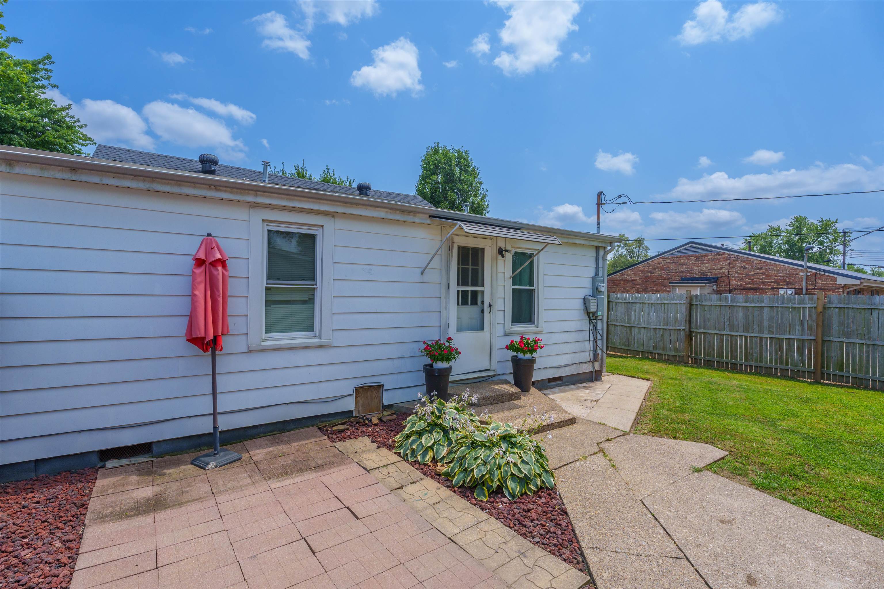 3026 Daviess St., Owensboro, Kentucky 42303, 3 Bedrooms Bedrooms, ,1 BathroomBathrooms,Single Family Residence,For Sale,Daviess St.,90126