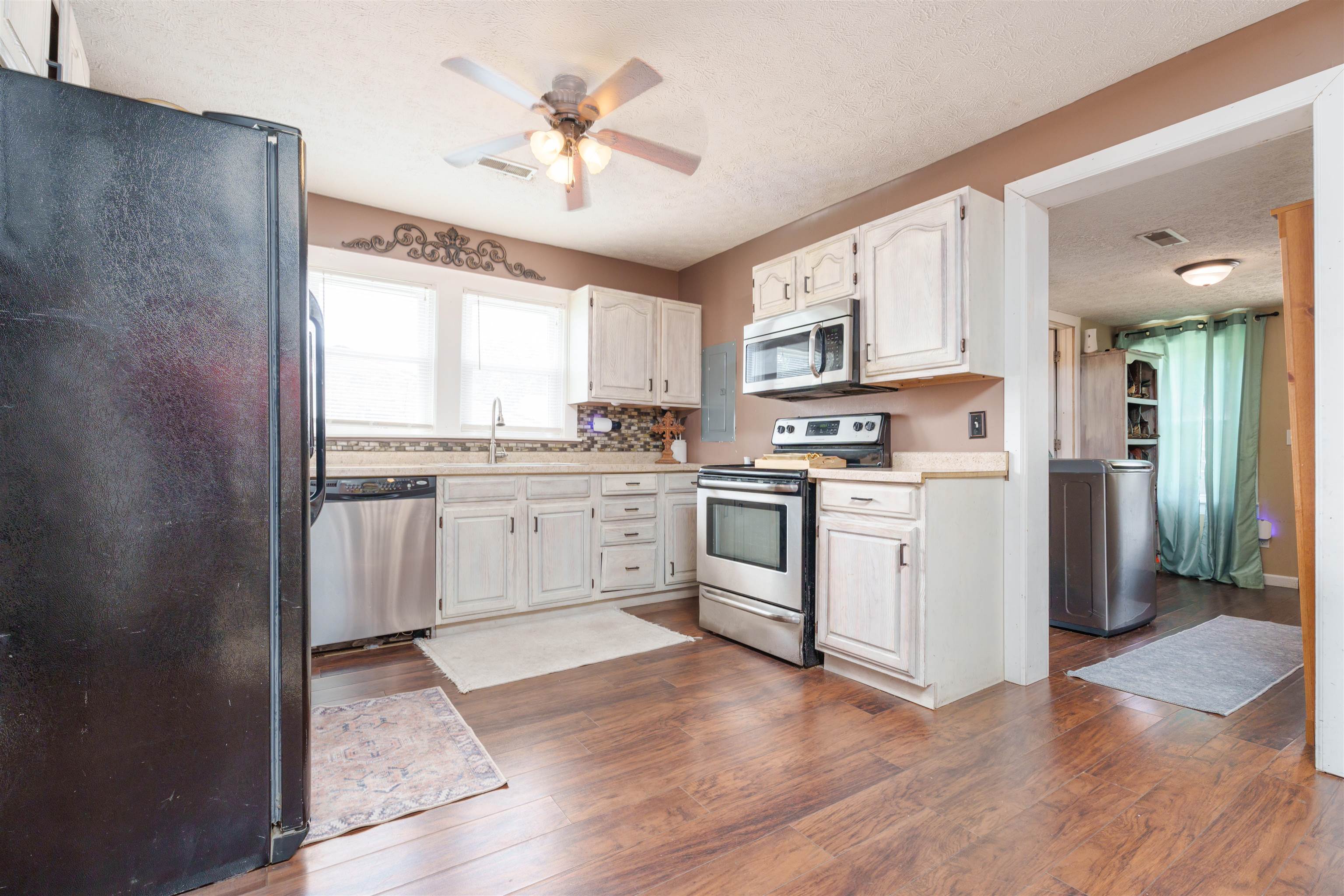 3026 Daviess St., Owensboro, Kentucky 42303, 3 Bedrooms Bedrooms, ,1 BathroomBathrooms,Single Family Residence,For Sale,Daviess St.,90126