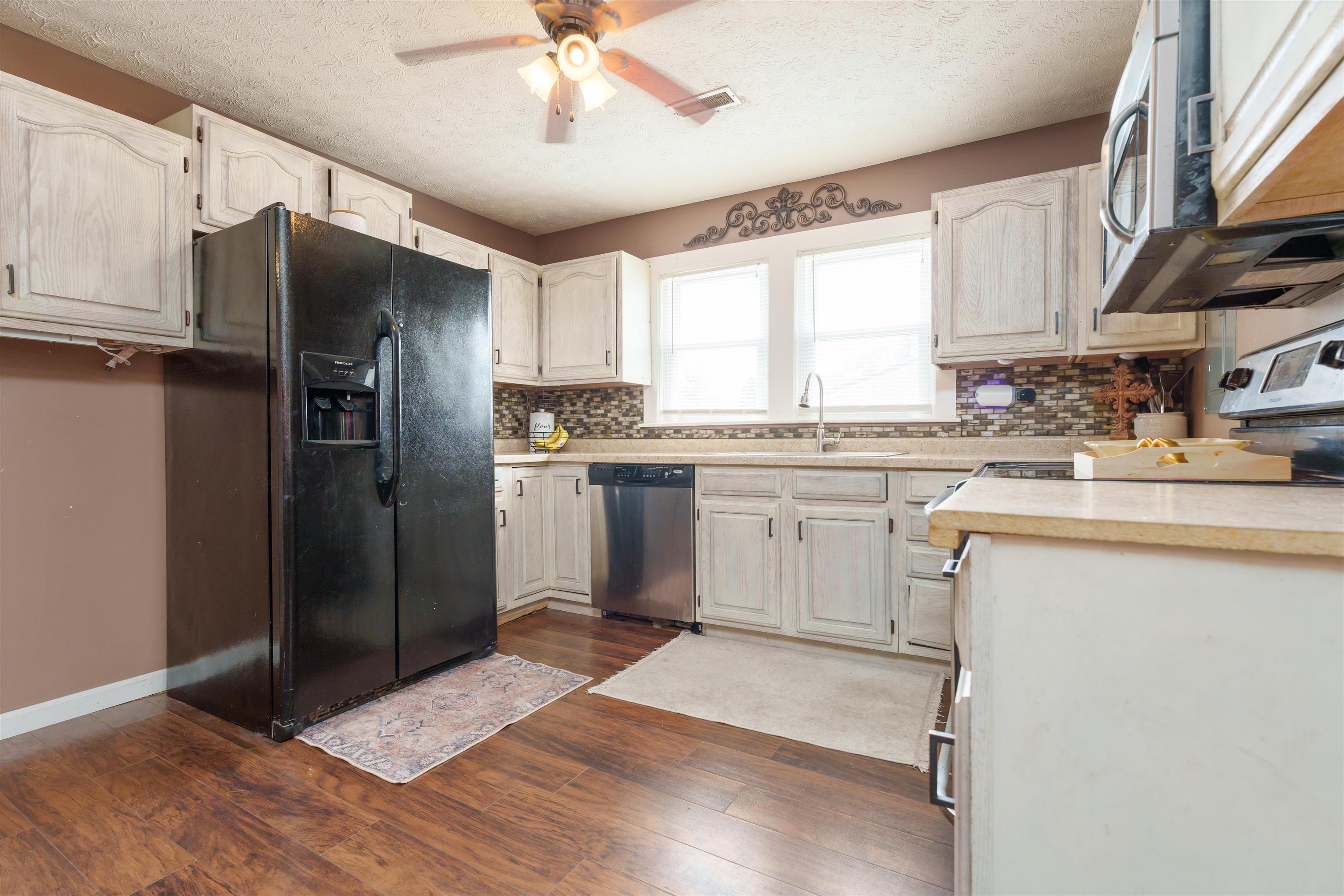 3026 Daviess St., Owensboro, Kentucky 42303, 3 Bedrooms Bedrooms, ,1 BathroomBathrooms,Single Family Residence,For Sale,Daviess St.,90126