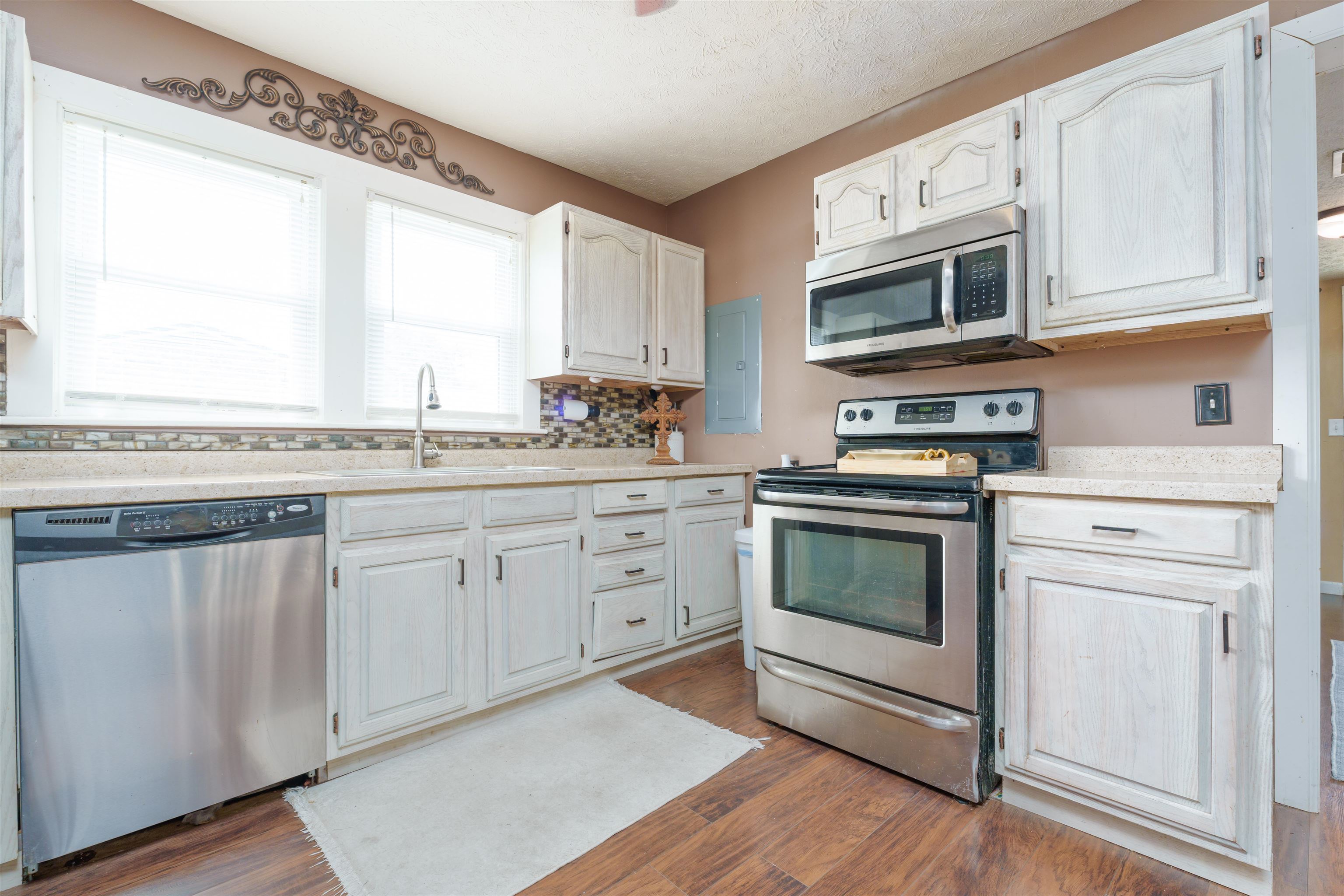 3026 Daviess St., Owensboro, Kentucky 42303, 3 Bedrooms Bedrooms, ,1 BathroomBathrooms,Single Family Residence,For Sale,Daviess St.,90126