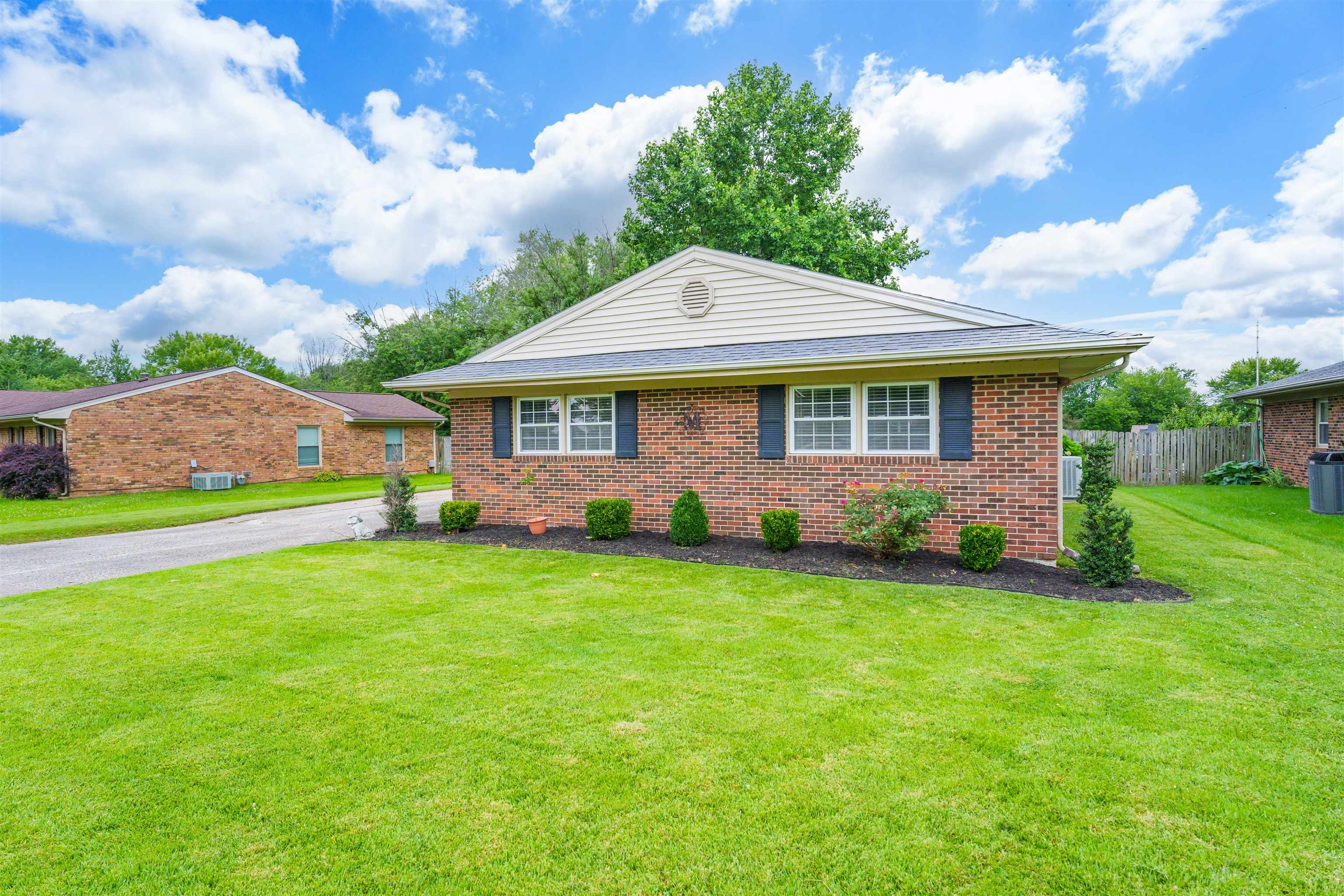 3523 Roundtable Loop, Owensboro, Kentucky 42303, 3 Bedrooms Bedrooms, ,2 BathroomsBathrooms,Single Family Residence,For Sale,Roundtable Loop,90128