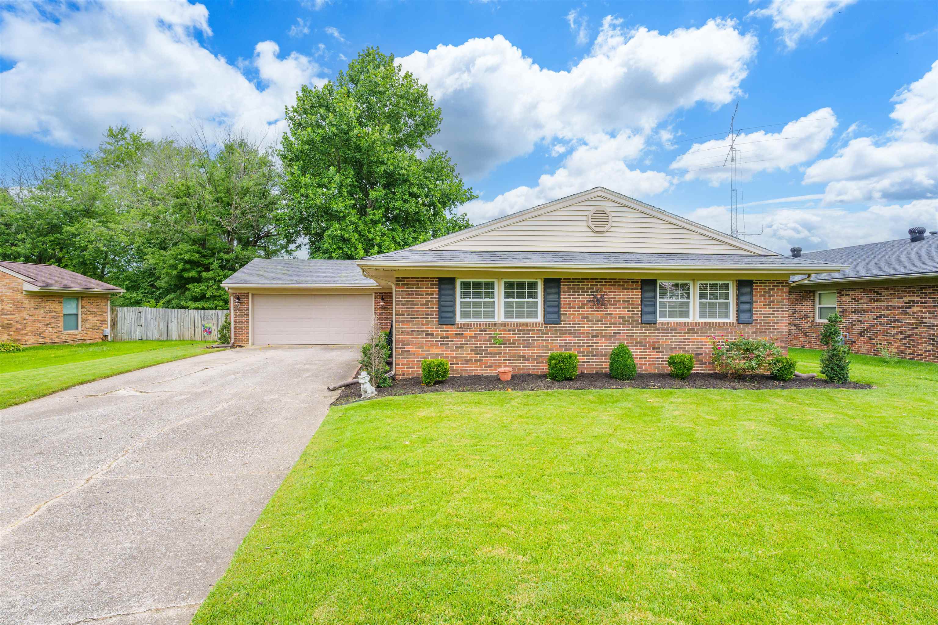 3523 Roundtable Loop, Owensboro, Kentucky 42303, 3 Bedrooms Bedrooms, ,2 BathroomsBathrooms,Single Family Residence,For Sale,Roundtable Loop,90128