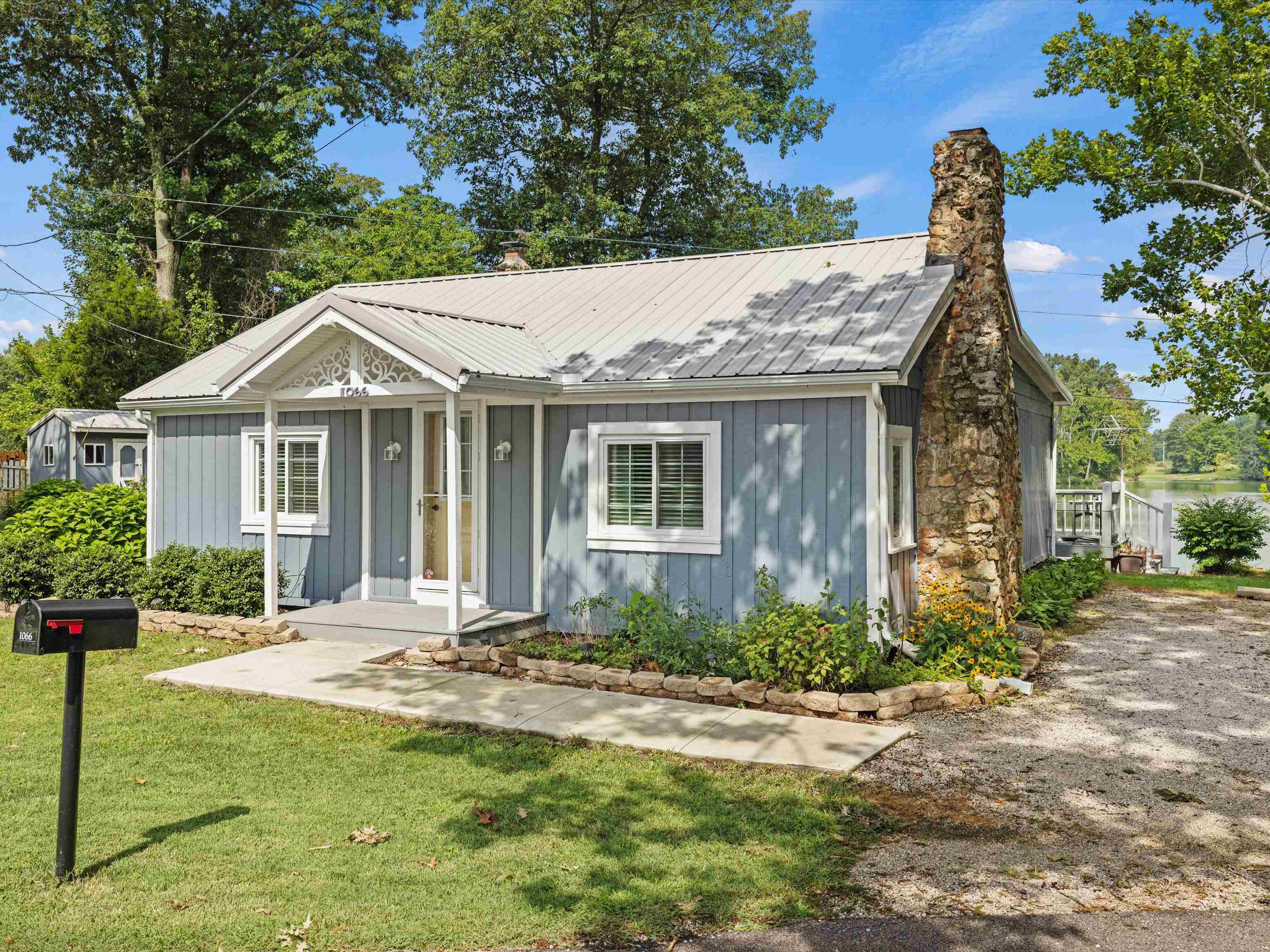 1066 Peninsula Ct, Maceo, Kentucky 42355, 2 Bedrooms Bedrooms, ,1 BathroomBathrooms,Single Family Residence,For Sale,Peninsula Ct,90135