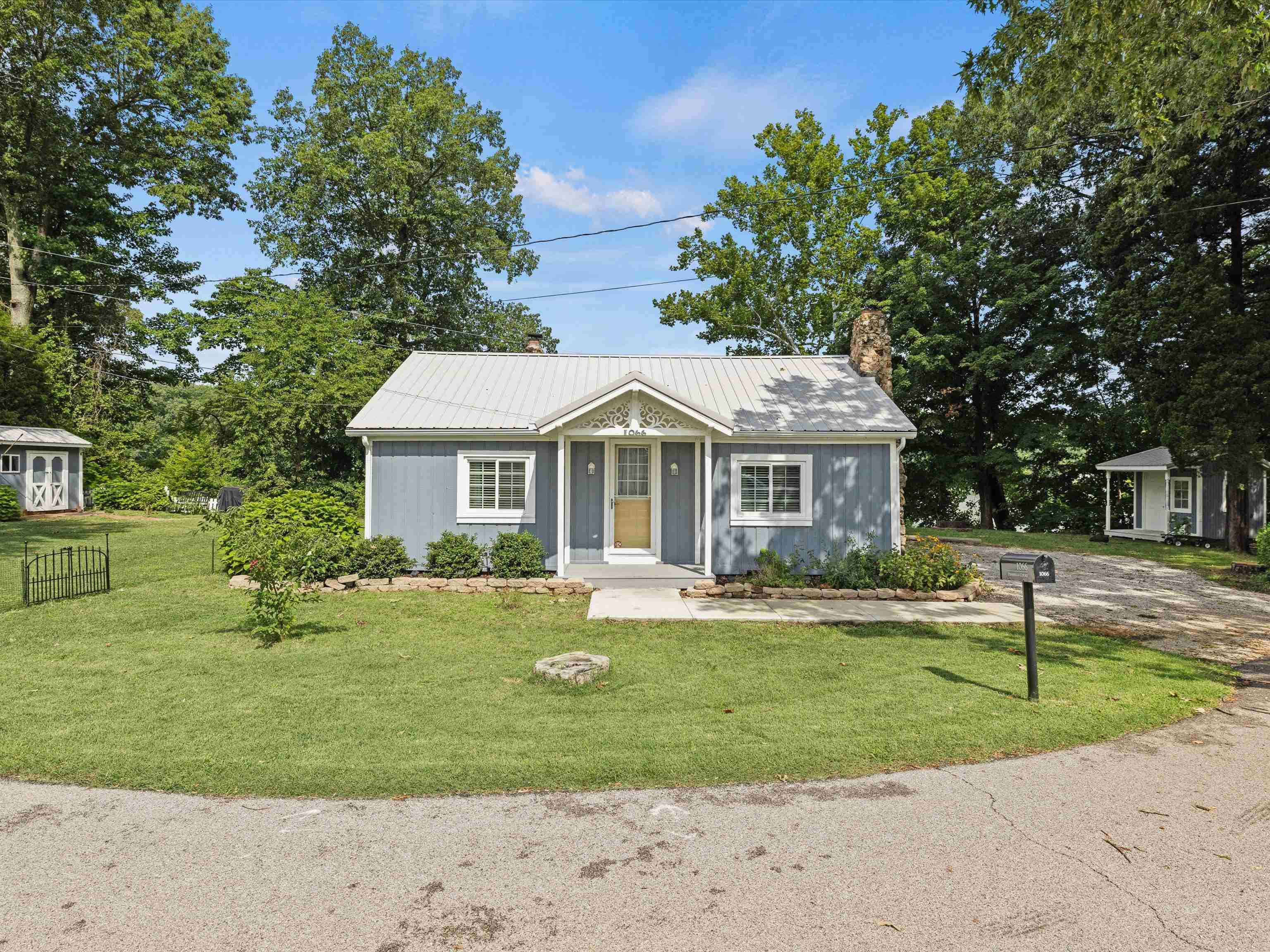 1066 Peninsula Ct, Maceo, Kentucky 42355, 2 Bedrooms Bedrooms, ,1 BathroomBathrooms,Single Family Residence,For Sale,Peninsula Ct,90135