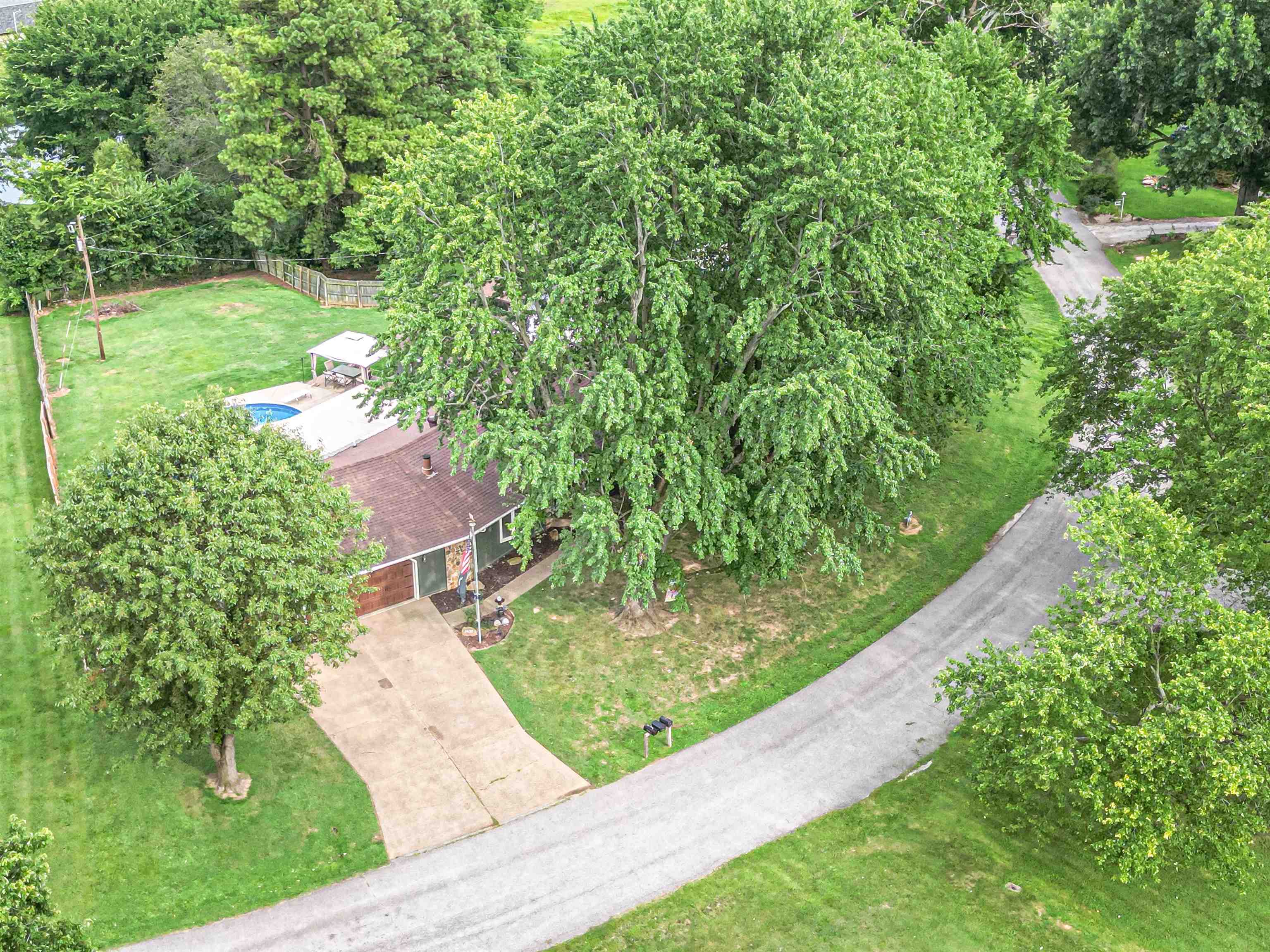 3450 Lakeview Drive, Owensboro, Kentucky 42303, 3 Bedrooms Bedrooms, ,3 BathroomsBathrooms,Single Family Residence,For Sale,Lakeview Drive,90139