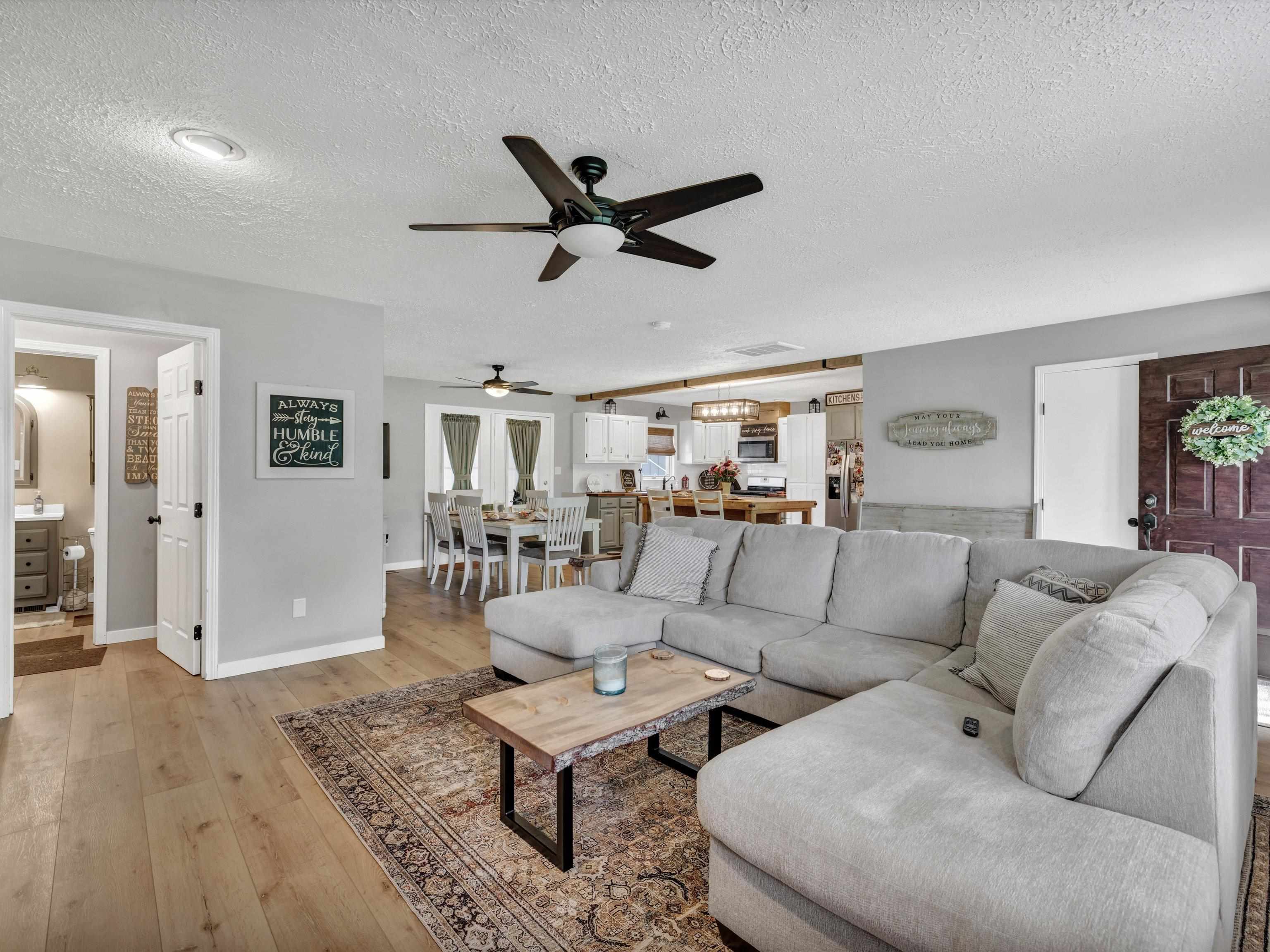 3450 Lakeview Drive, Owensboro, Kentucky 42303, 3 Bedrooms Bedrooms, ,3 BathroomsBathrooms,Single Family Residence,For Sale,Lakeview Drive,90139